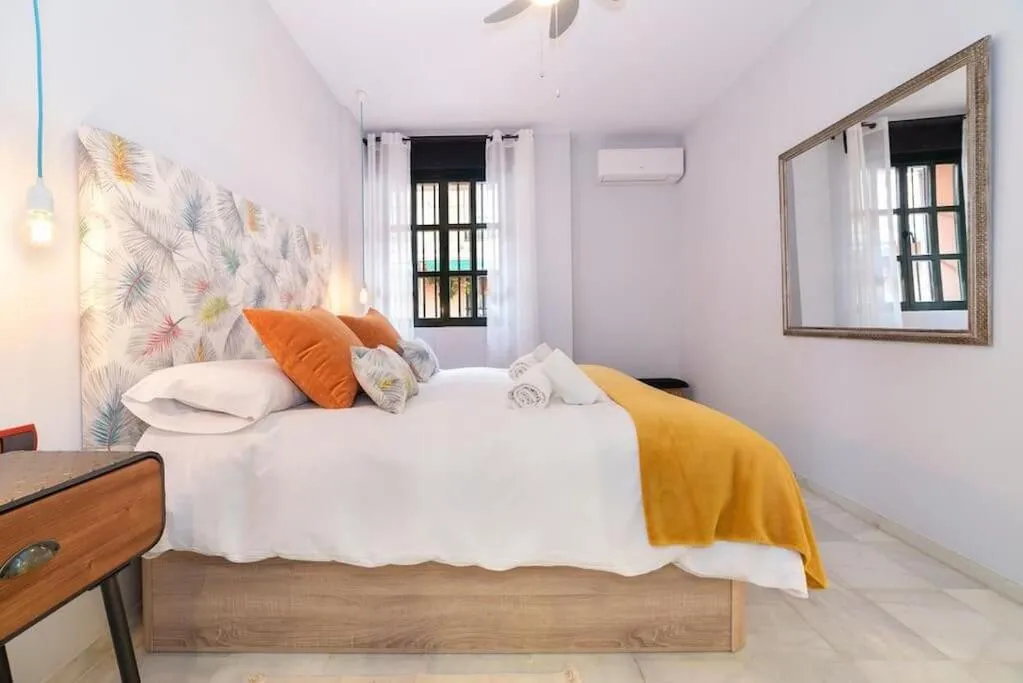 Bed in A19 Brand New apartament by Triana bridge