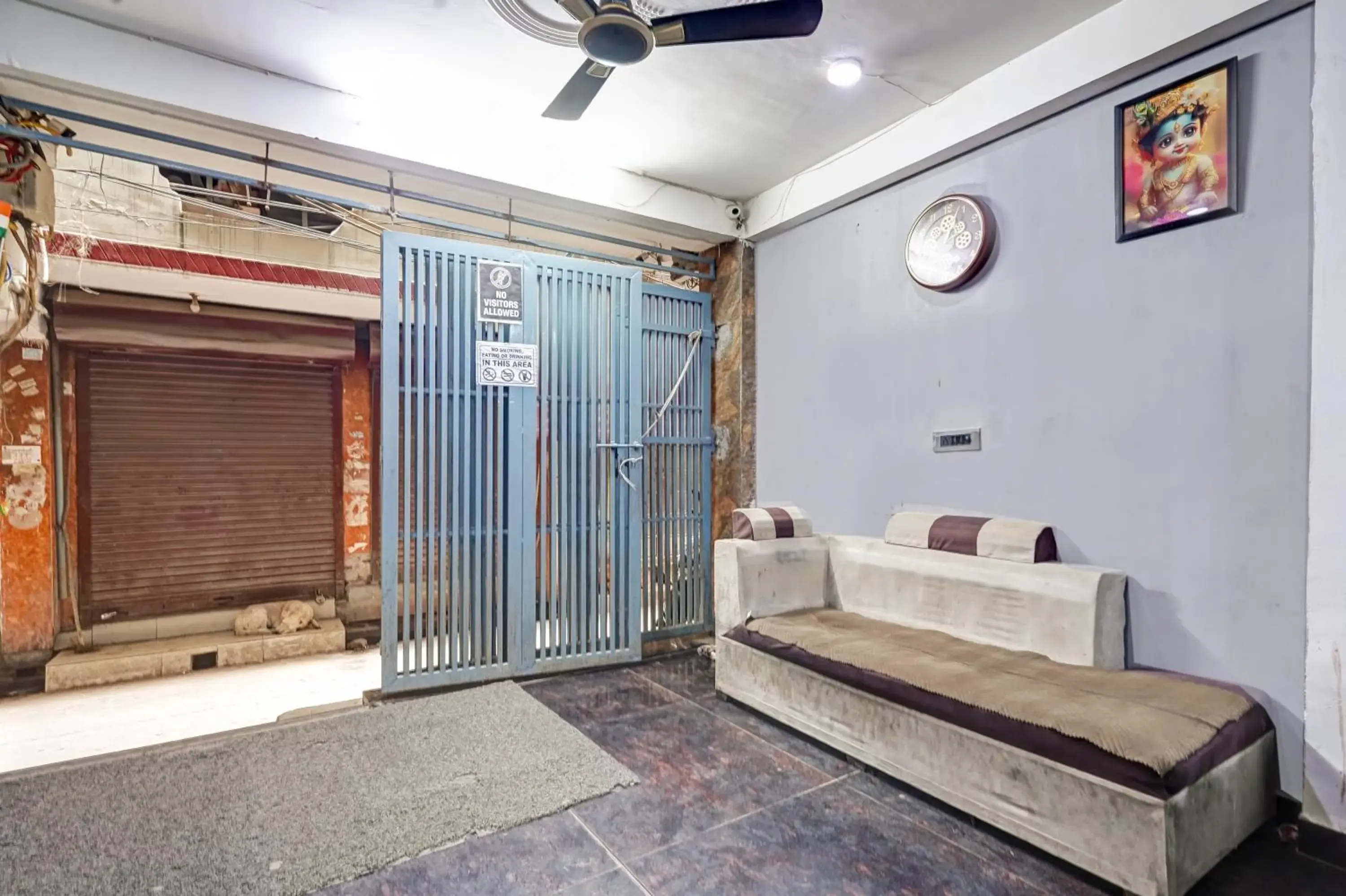 Seating area in Hotel Twamev Couple Friendly Laxmi Nagar Seating area in Hotel Twamev Couple Friendly Laxmi Nagar