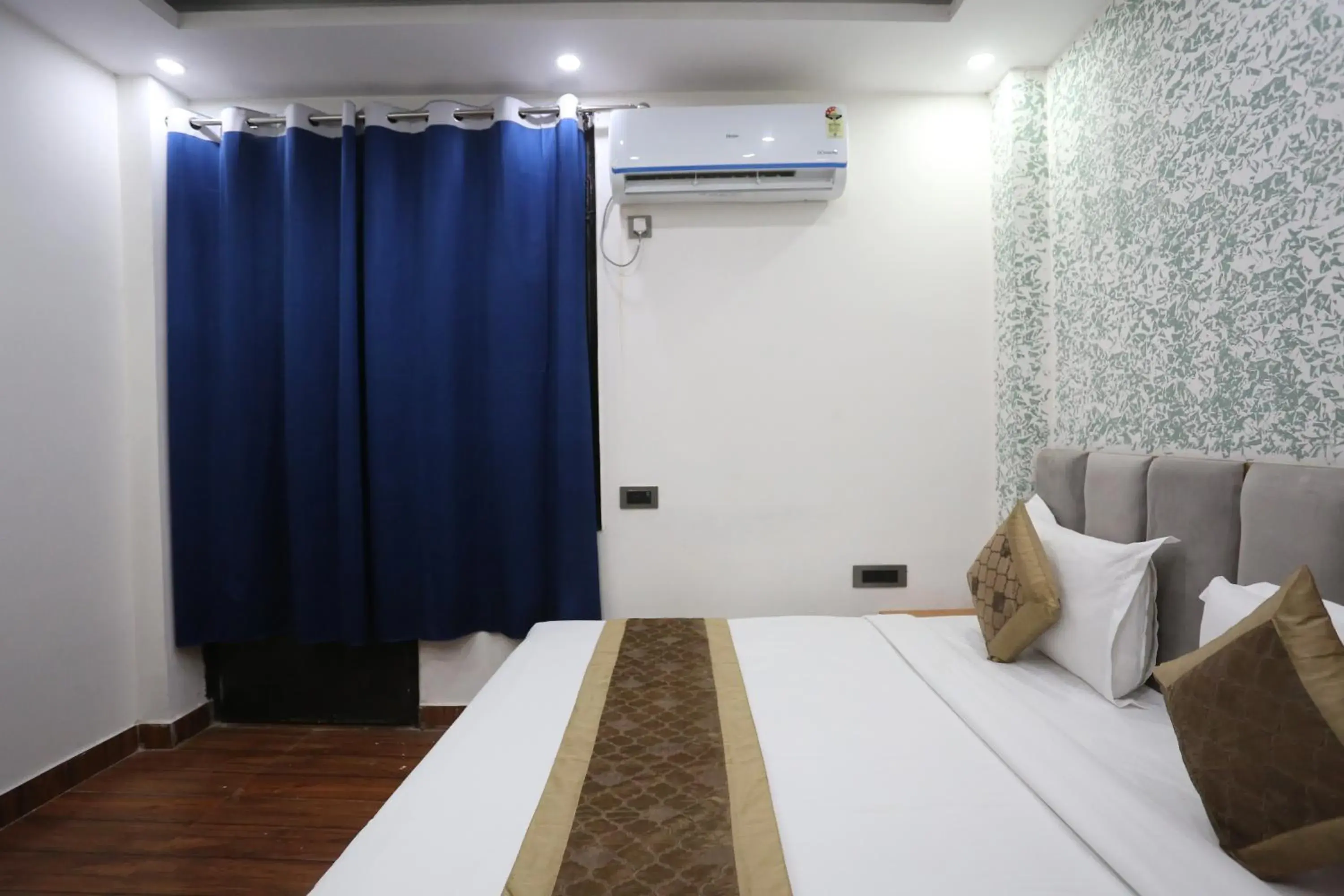 Hotel Twamev Couple Friendly Laxmi Nagar Hotel Twamev Couple Friendly Laxmi Nagar