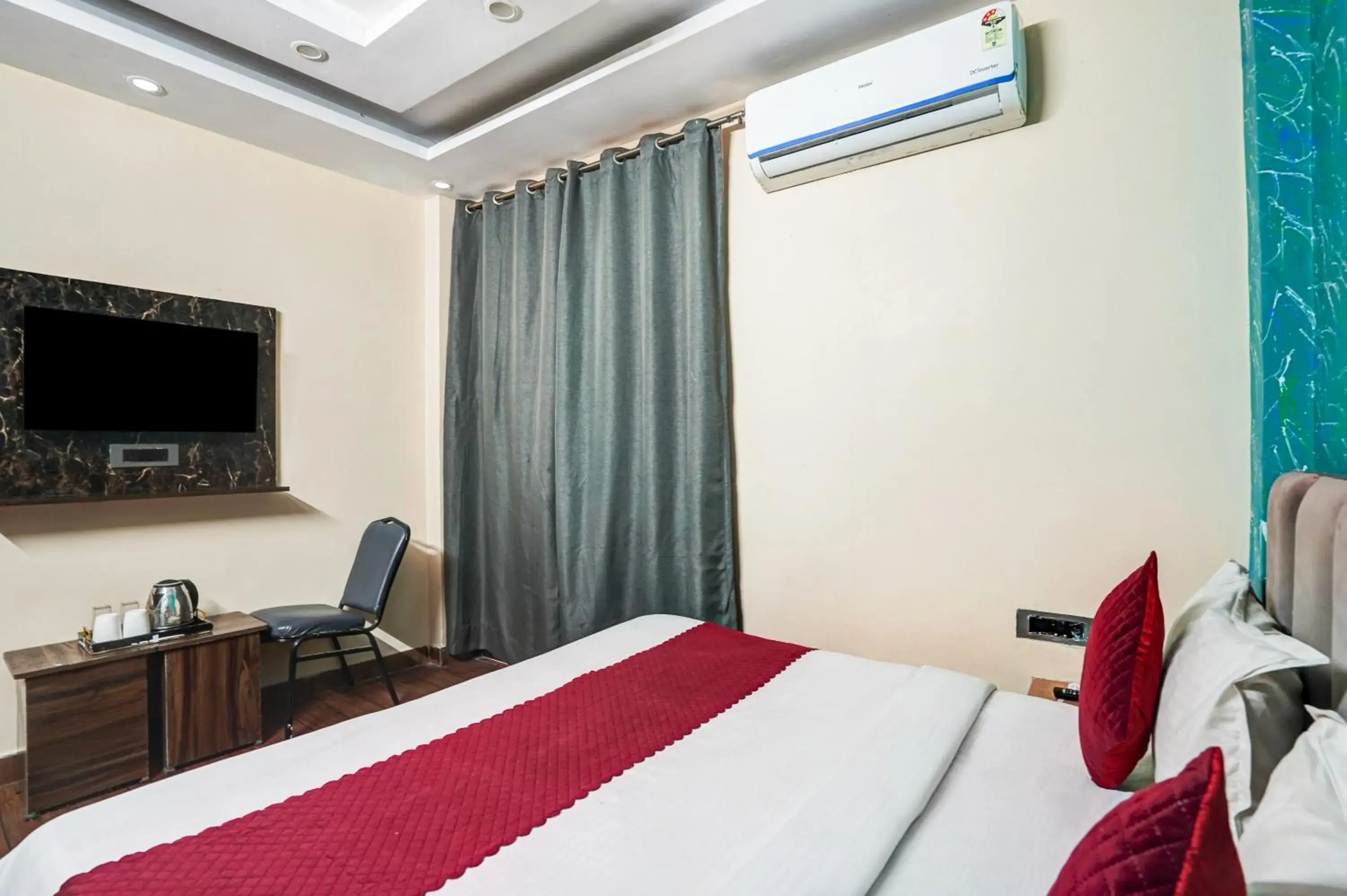 Double Room with Private Bathroom in Hotel Twamev Couple Friendly Laxmi Nagar Double Room with Private Bathroom in Hotel Twamev Couple Friendly Laxmi Nagar