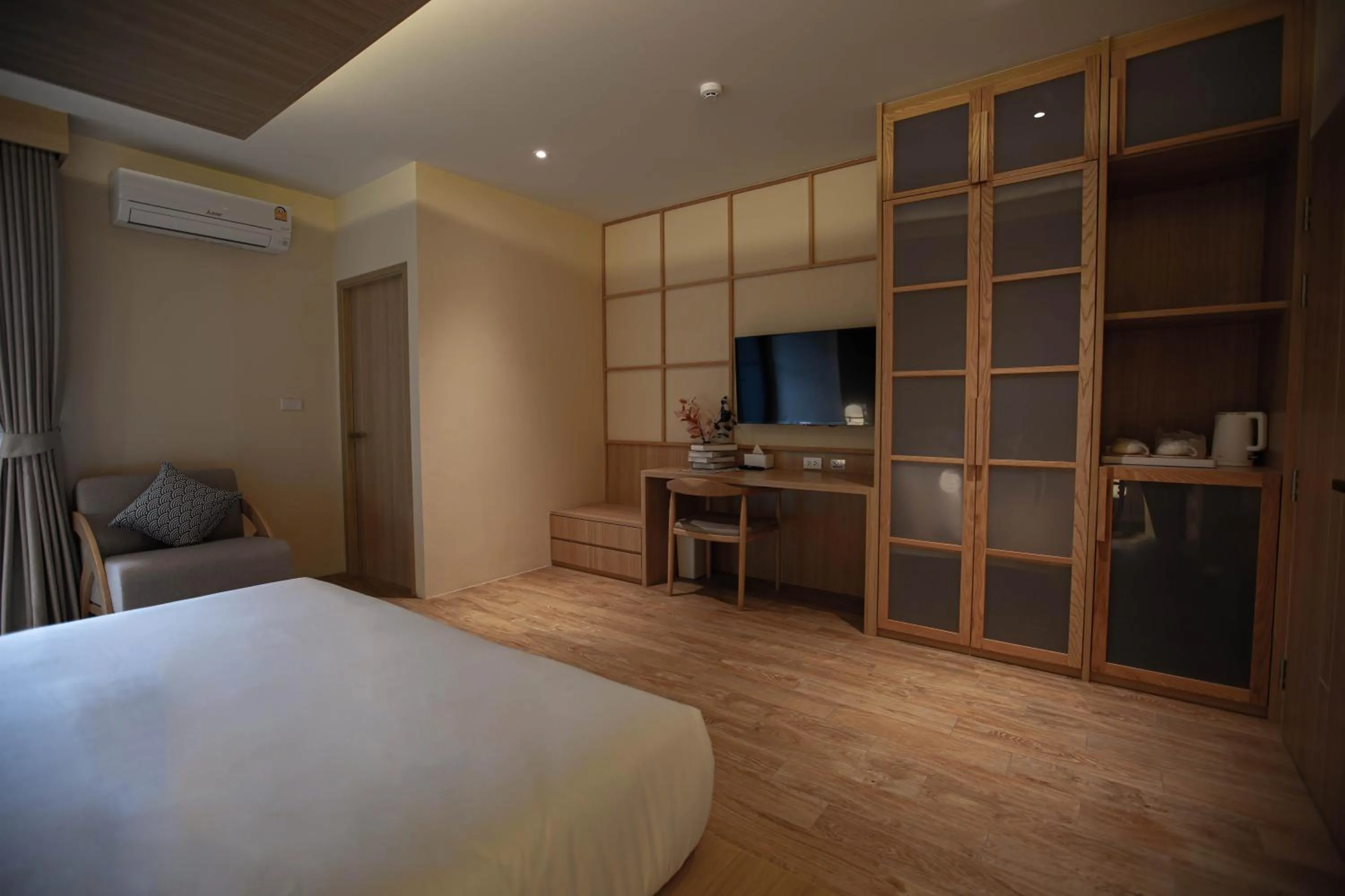 Photo of the whole room, Bed in The Arch Phuket Hotel