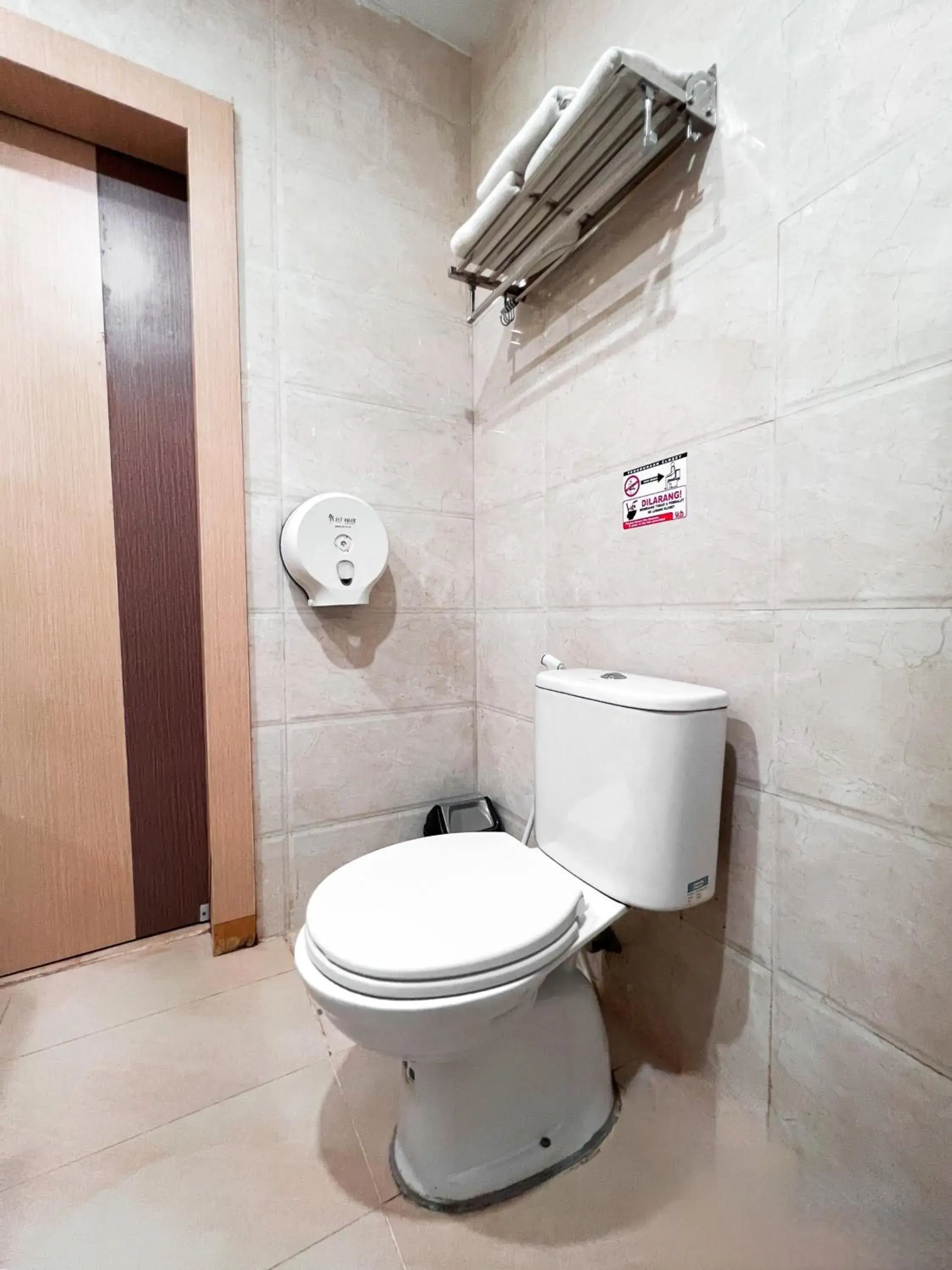 Junior Suite (3 Adults) in Batam City Hotel Junior Suite (3 Adults) in Batam City Hotel