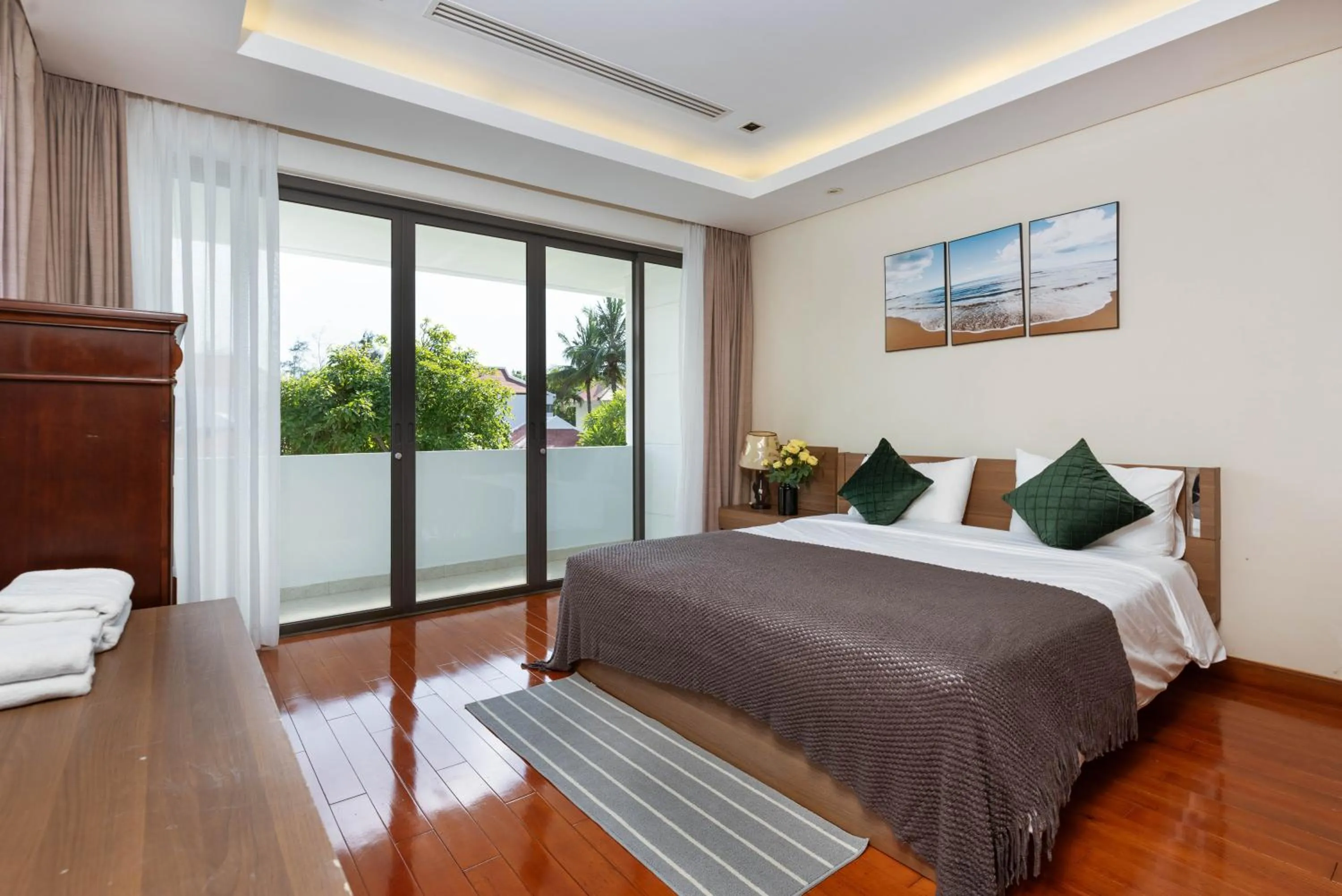 Bed in Ocean Beach Villas Danang