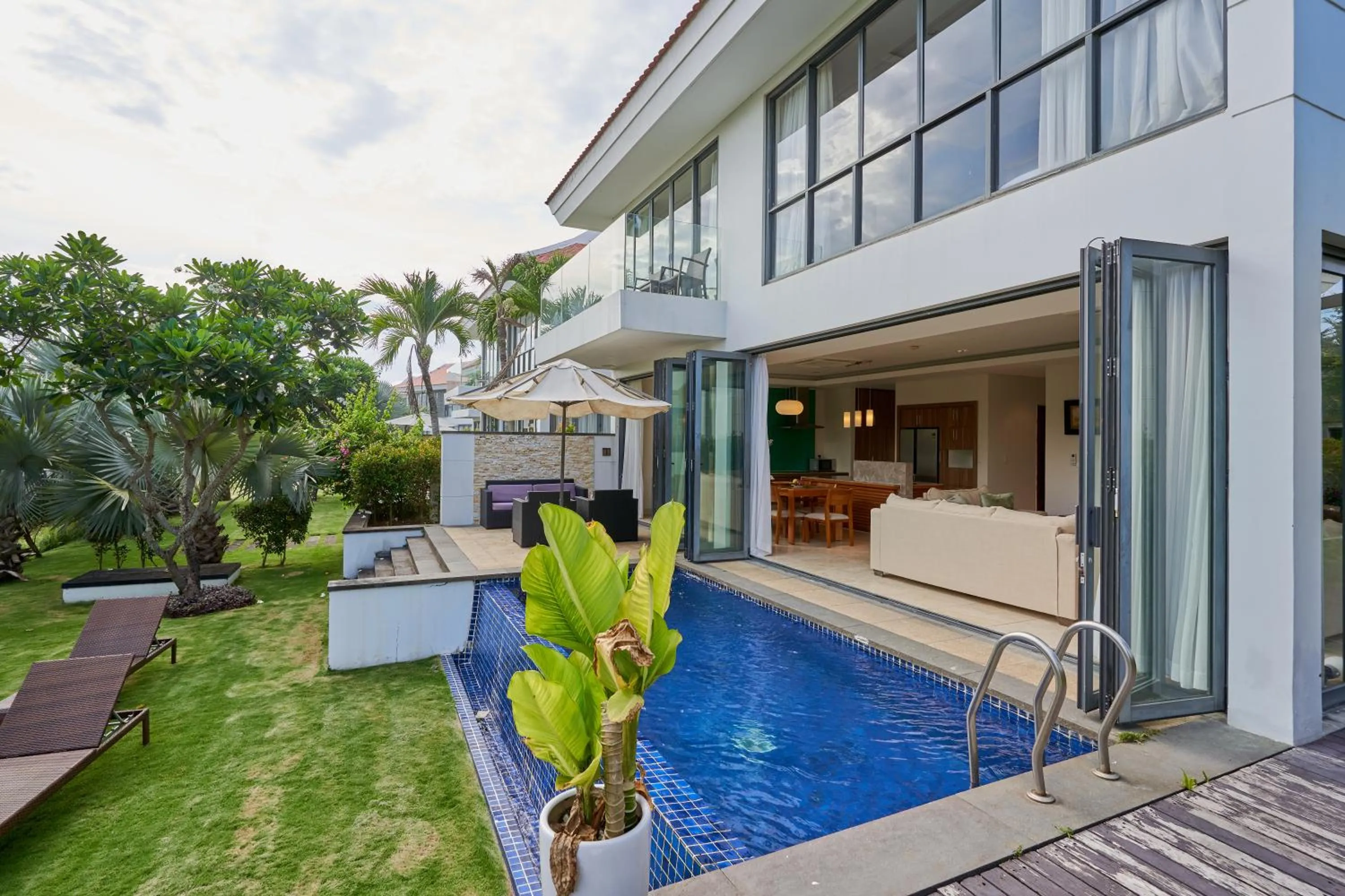 Swimming pool in Ocean Beach Villas Danang