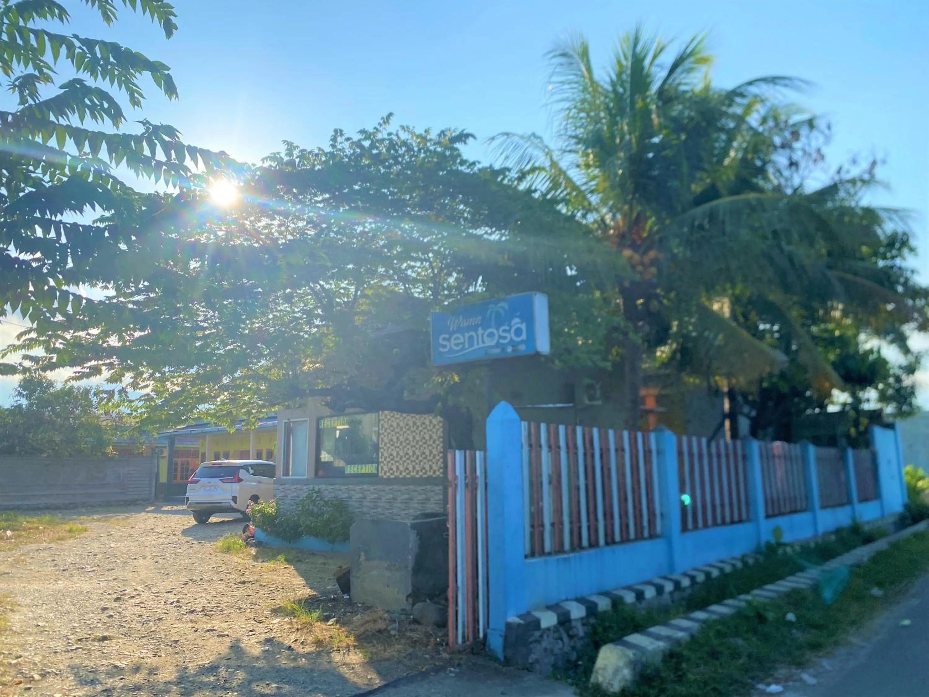 Facade/entrance in RedDoorz @ Wisma Sentosa Palopo