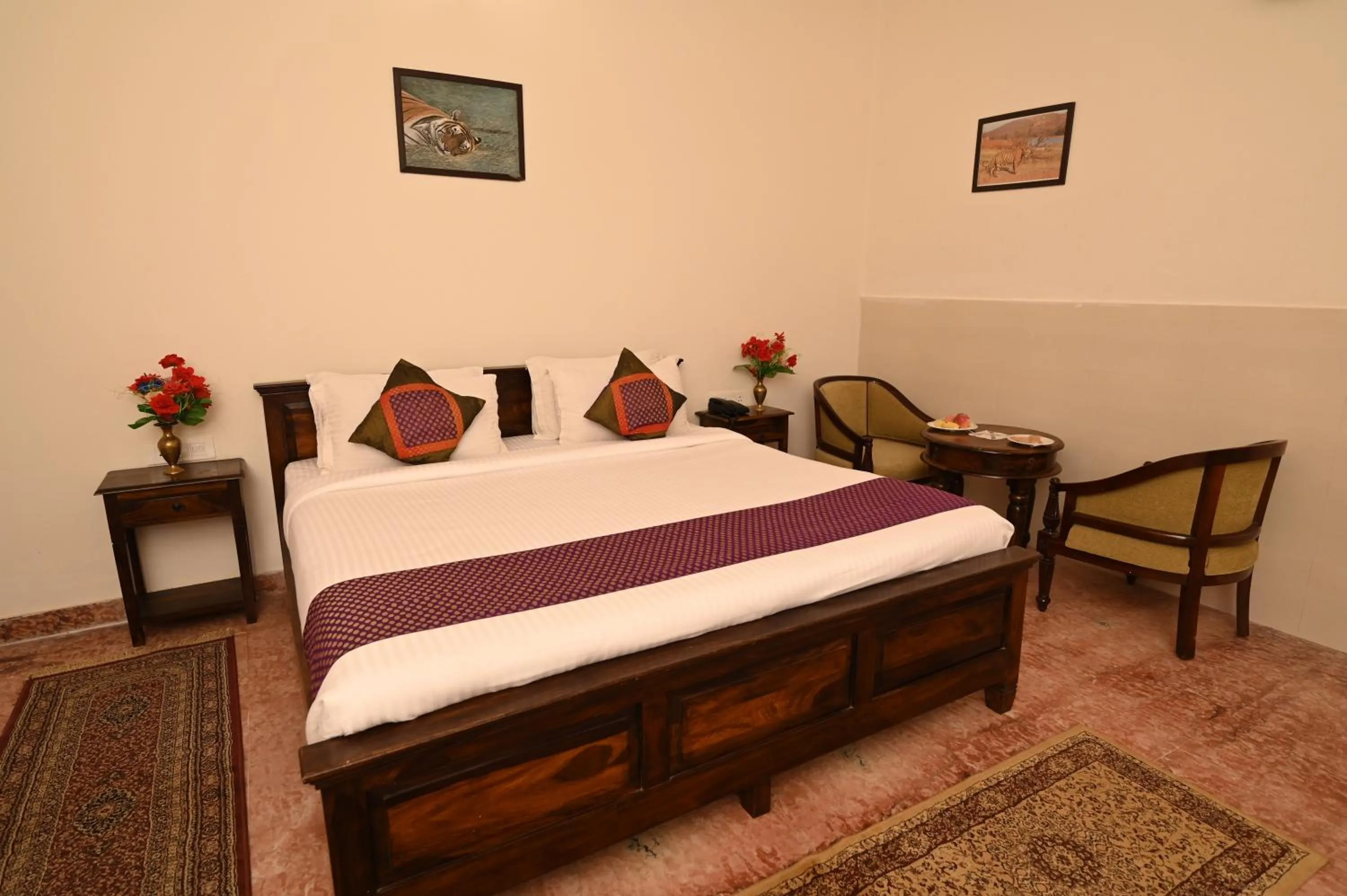 Bed in ClarksInn Suites Ranthambhore