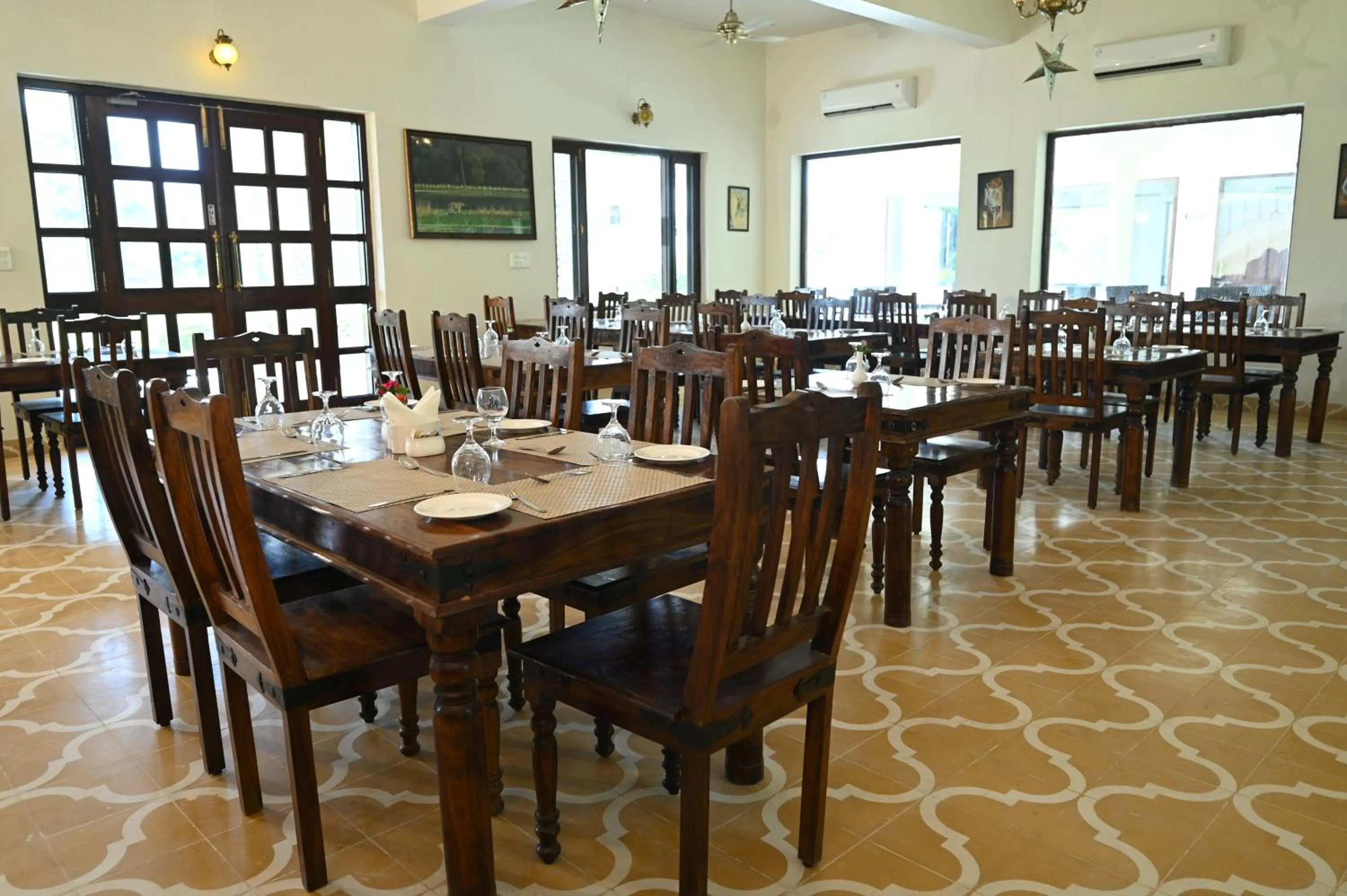Restaurant/places to eat in ClarksInn Suites Ranthambhore