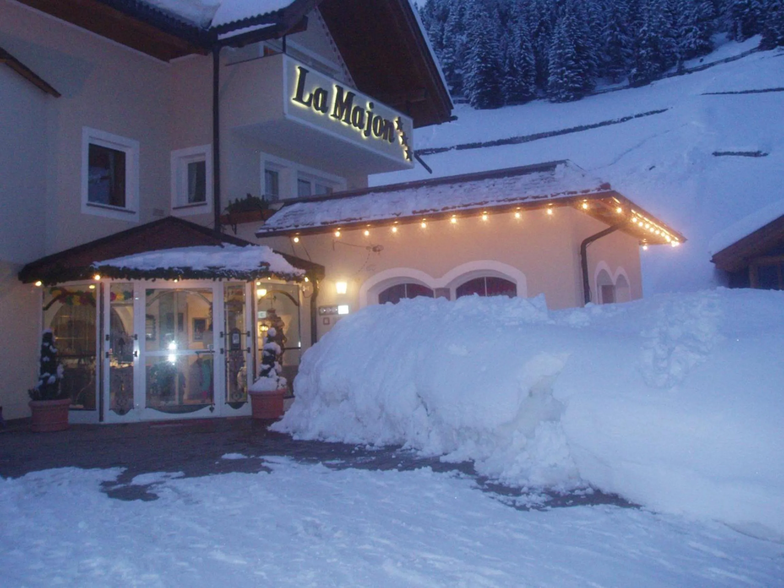 Facade/entrance in Garni La Majon