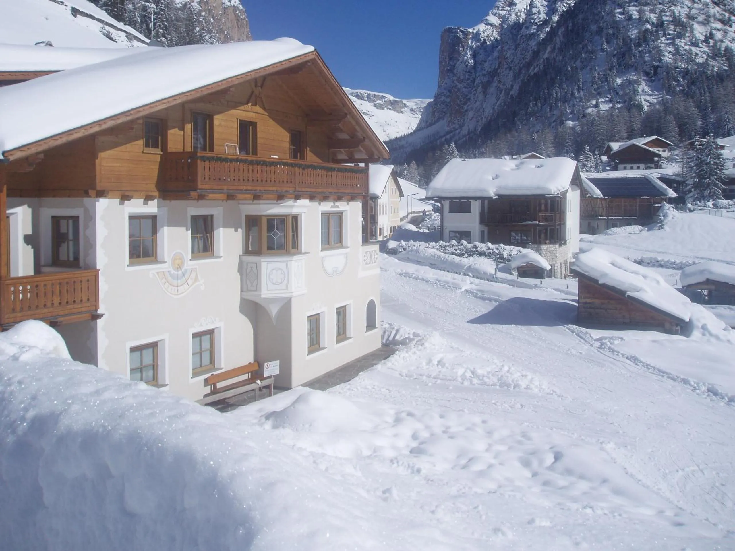 Facade/entrance in Garni La Majon