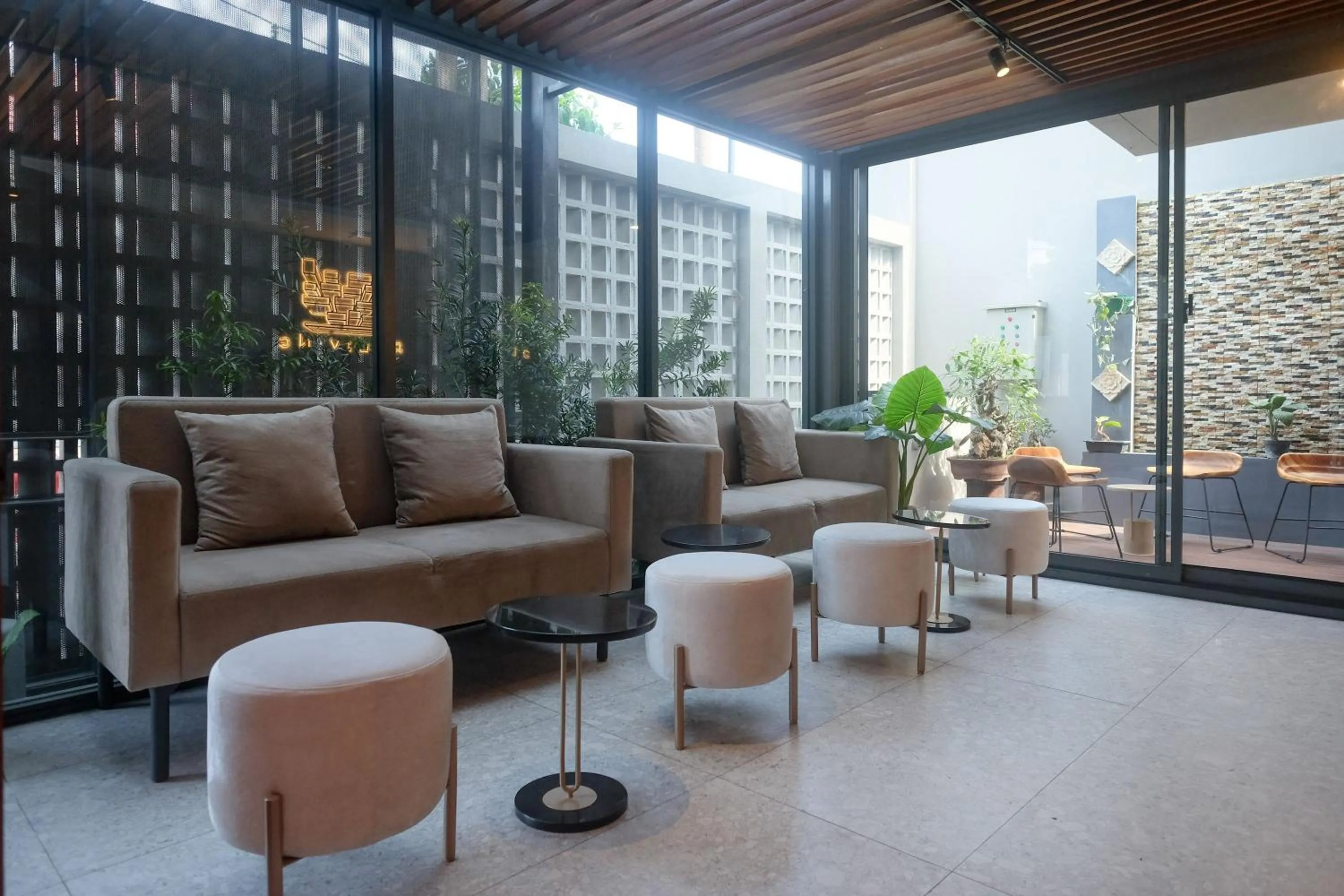 Seating area in Sans Hotel RG Living Jogja by RedDoorz