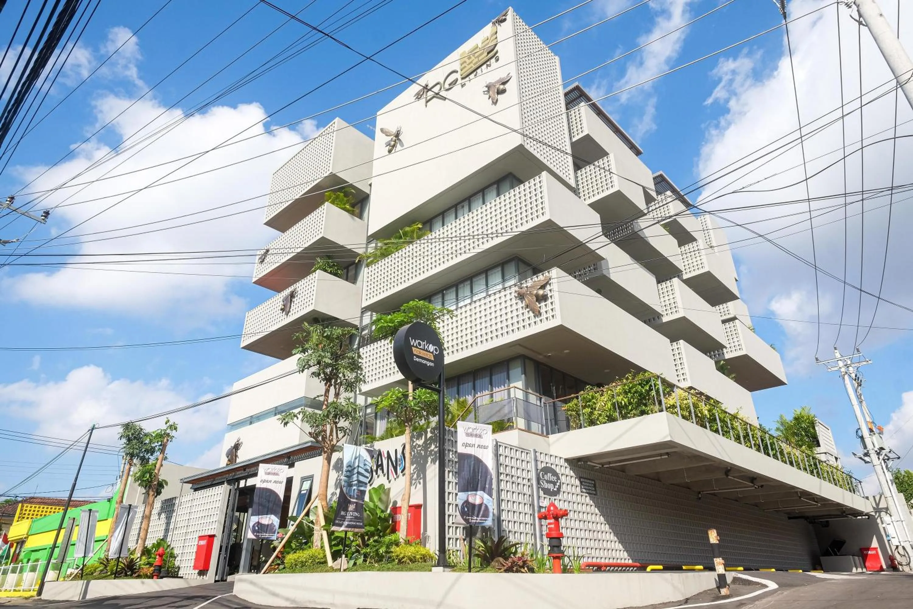 Property building in Sans Hotel RG Living Jogja by RedDoorz