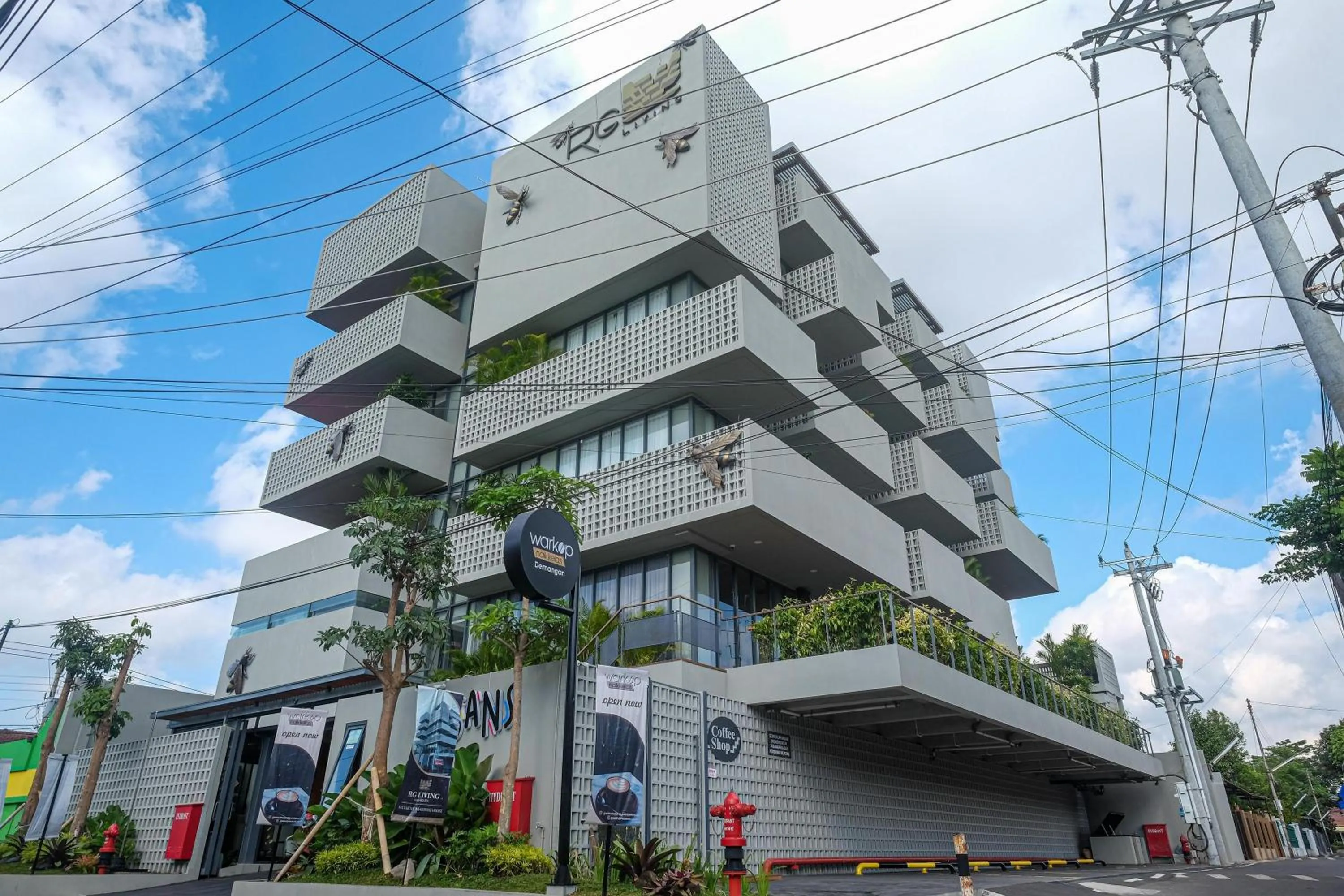 Property building in Sans Hotel RG Living Jogja by RedDoorz