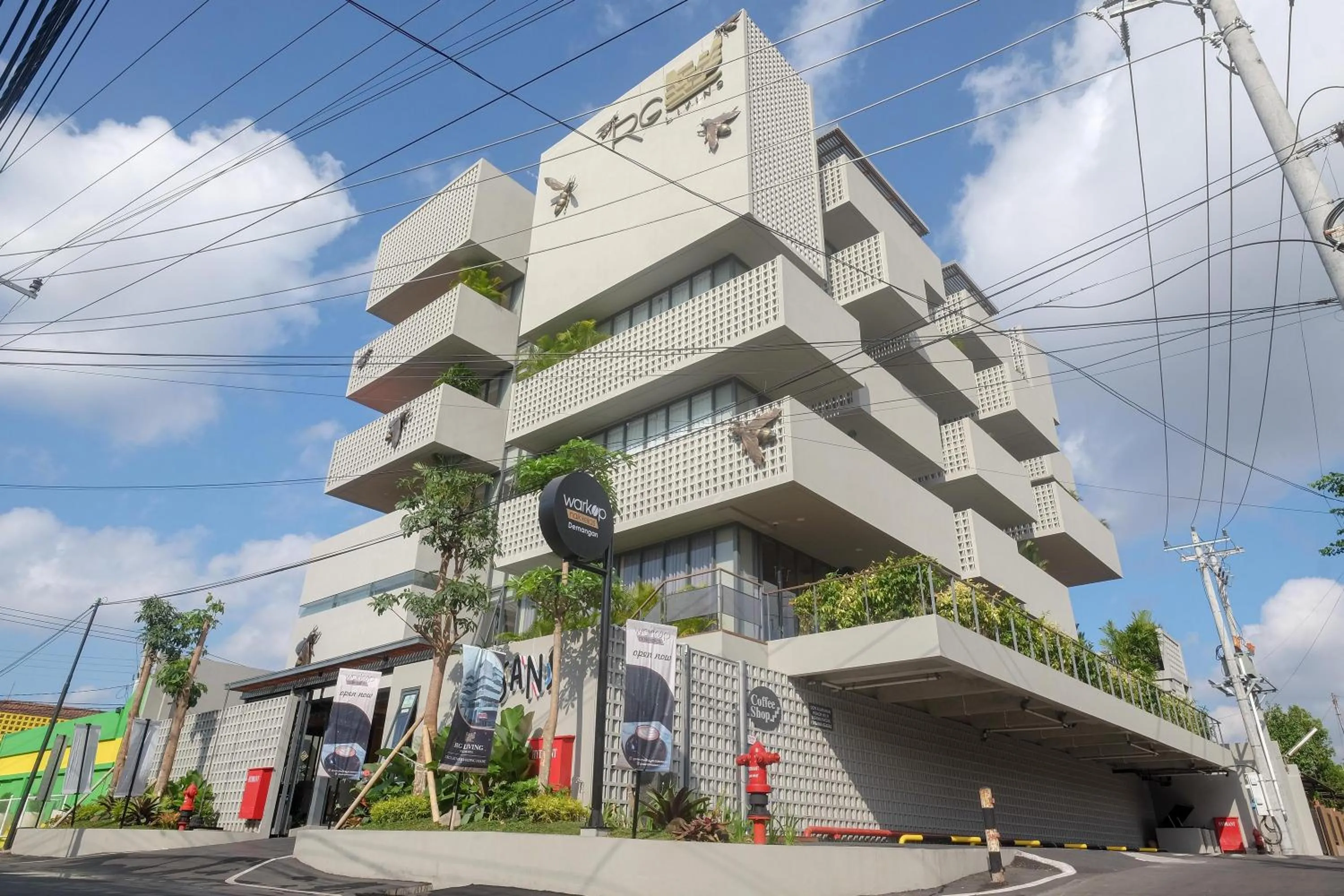 Property building in Sans Hotel RG Living Jogja by RedDoorz