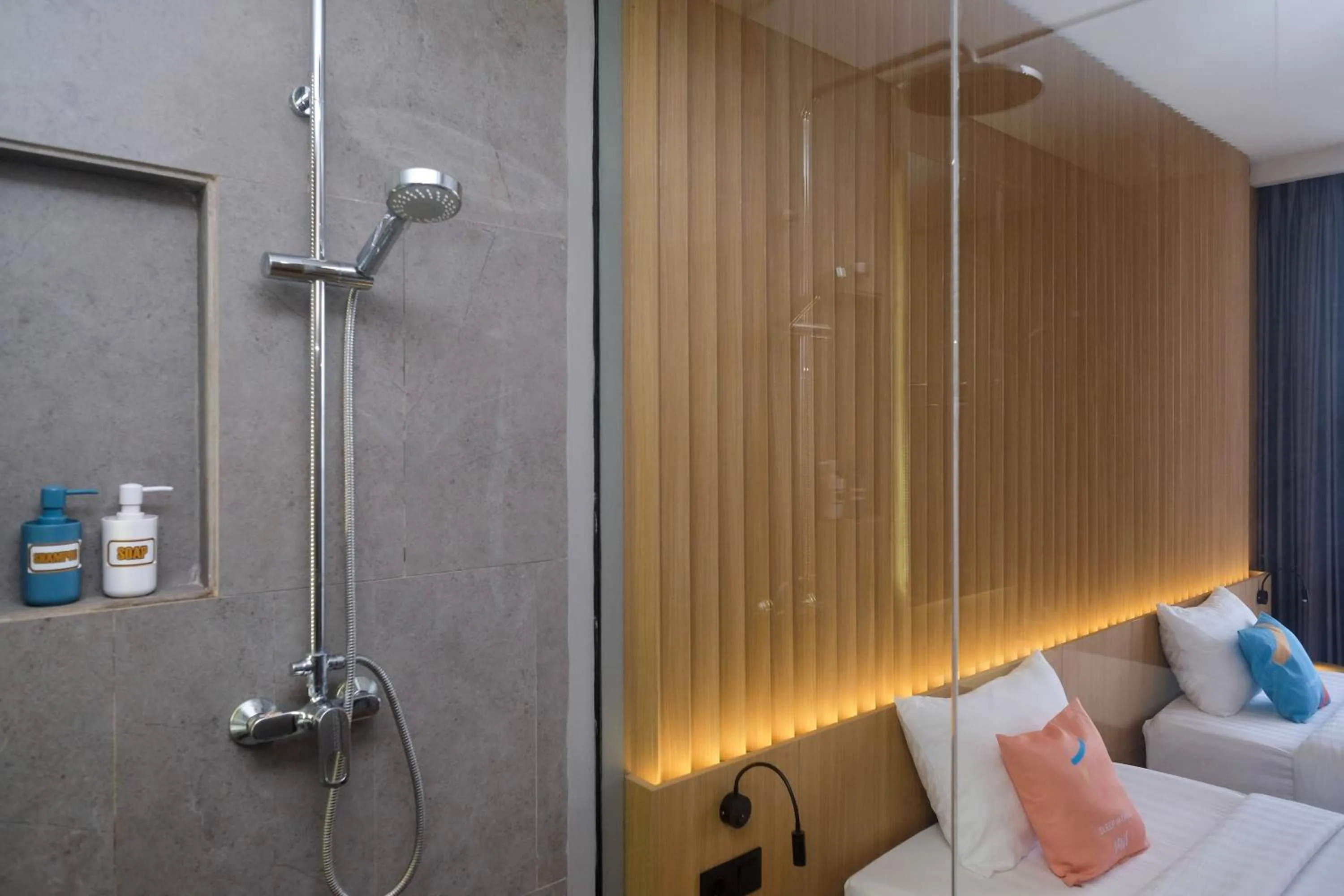 Bed in Sans Hotel RG Living Jogja by RedDoorz