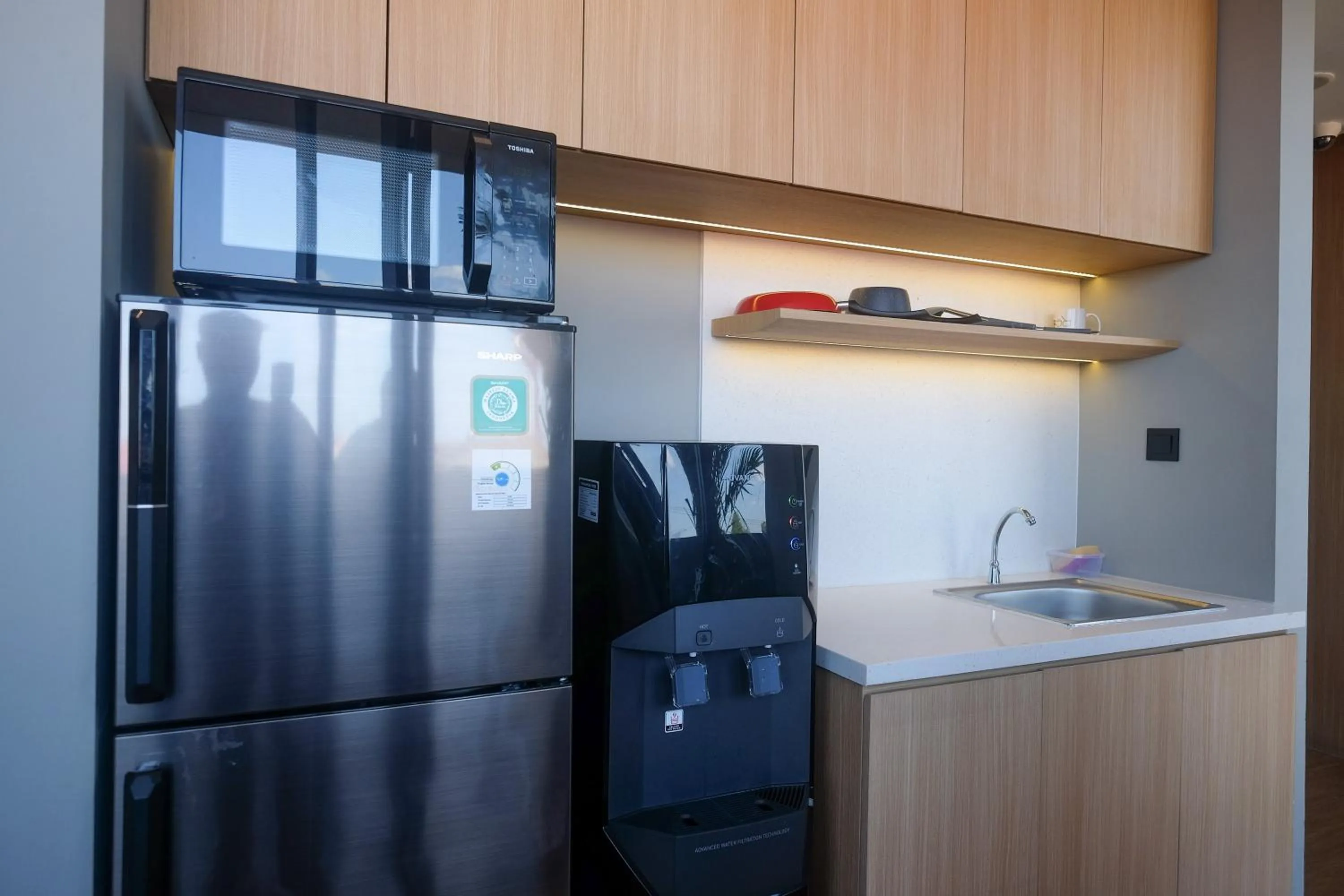 Kitchen or kitchenette in Sans Hotel RG Living Jogja by RedDoorz