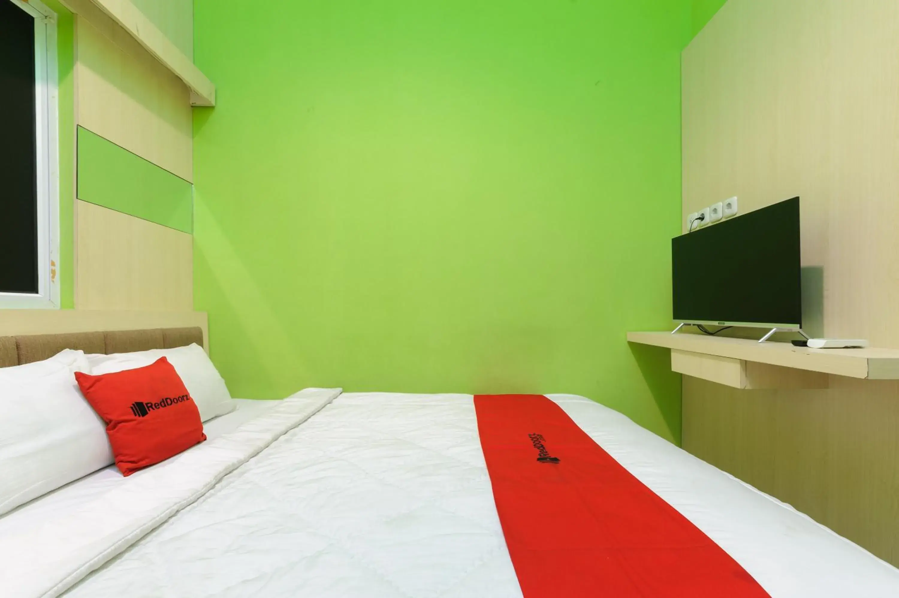 Bedroom, Bed in RedDoorz near Stasiun Palmerah Bedroom, Bed in RedDoorz near Stasiun Palmerah