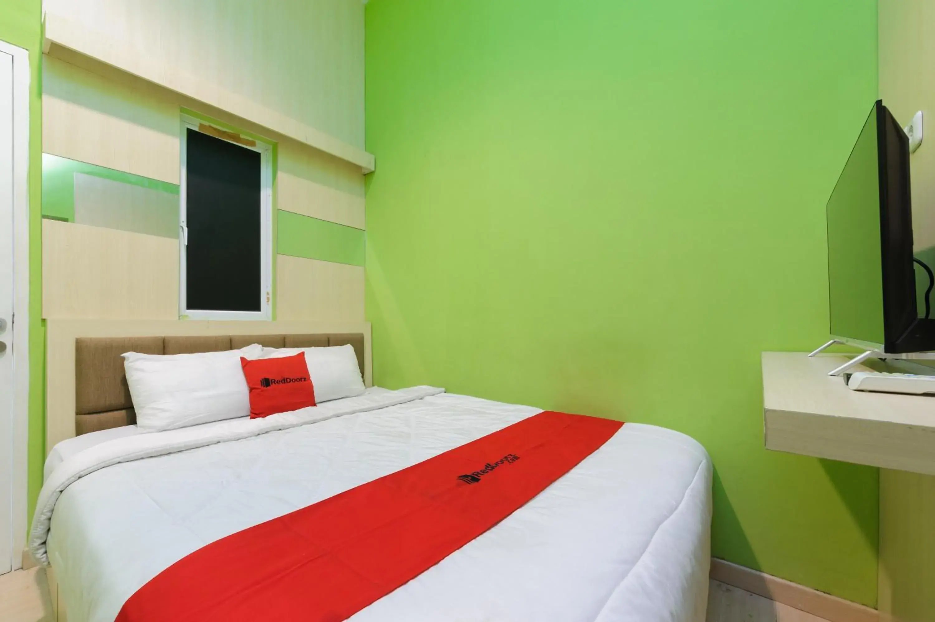 Bedroom, Bed in RedDoorz near Stasiun Palmerah Bedroom, Bed in RedDoorz near Stasiun Palmerah
