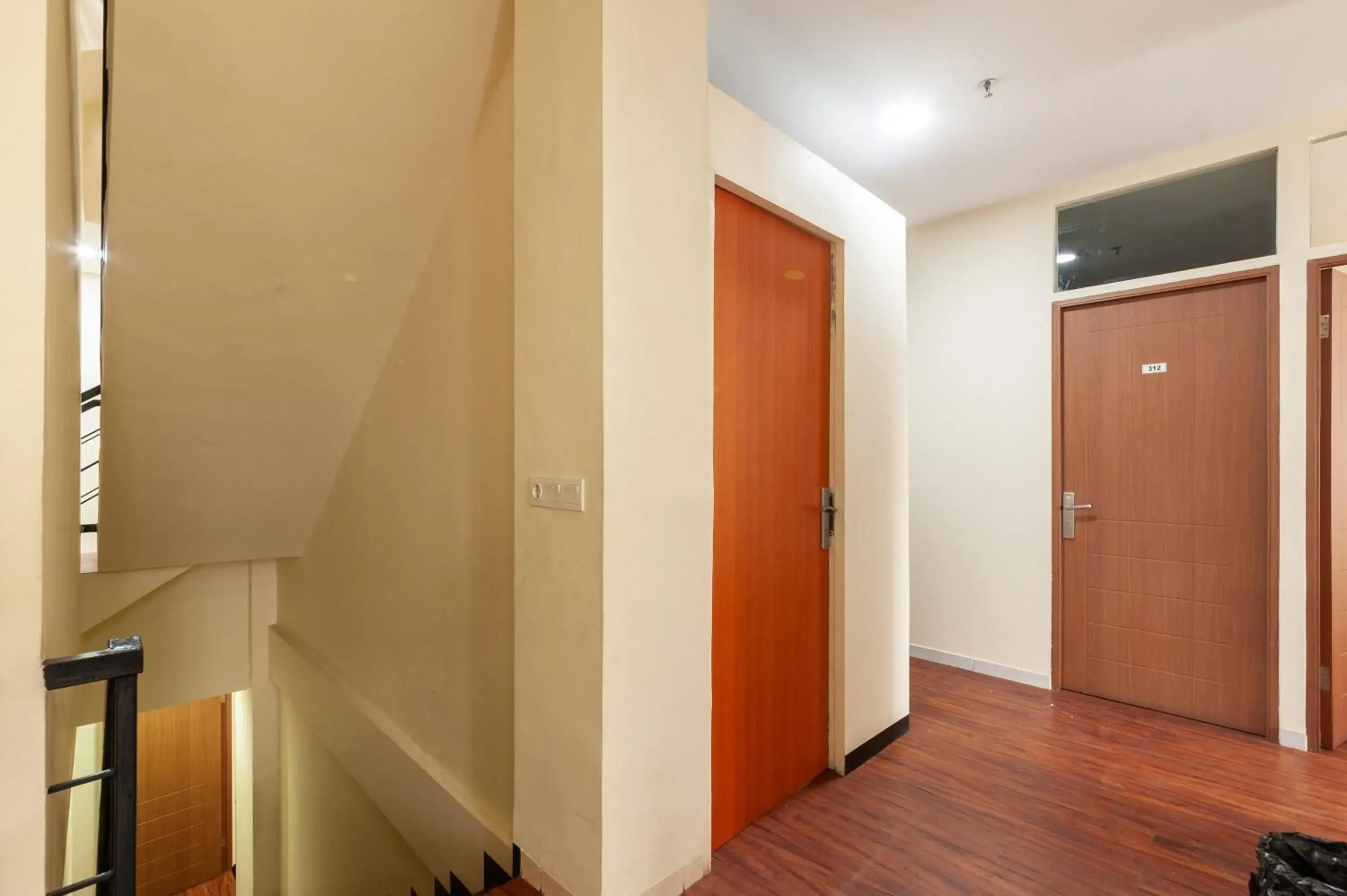 Property building in Urbanview Hotel Ellegan Residence Alam Sutera Serpong by RedDoorz Property building in Urbanview Hotel Ellegan Residence Alam Sutera Serpong by RedDoorz
