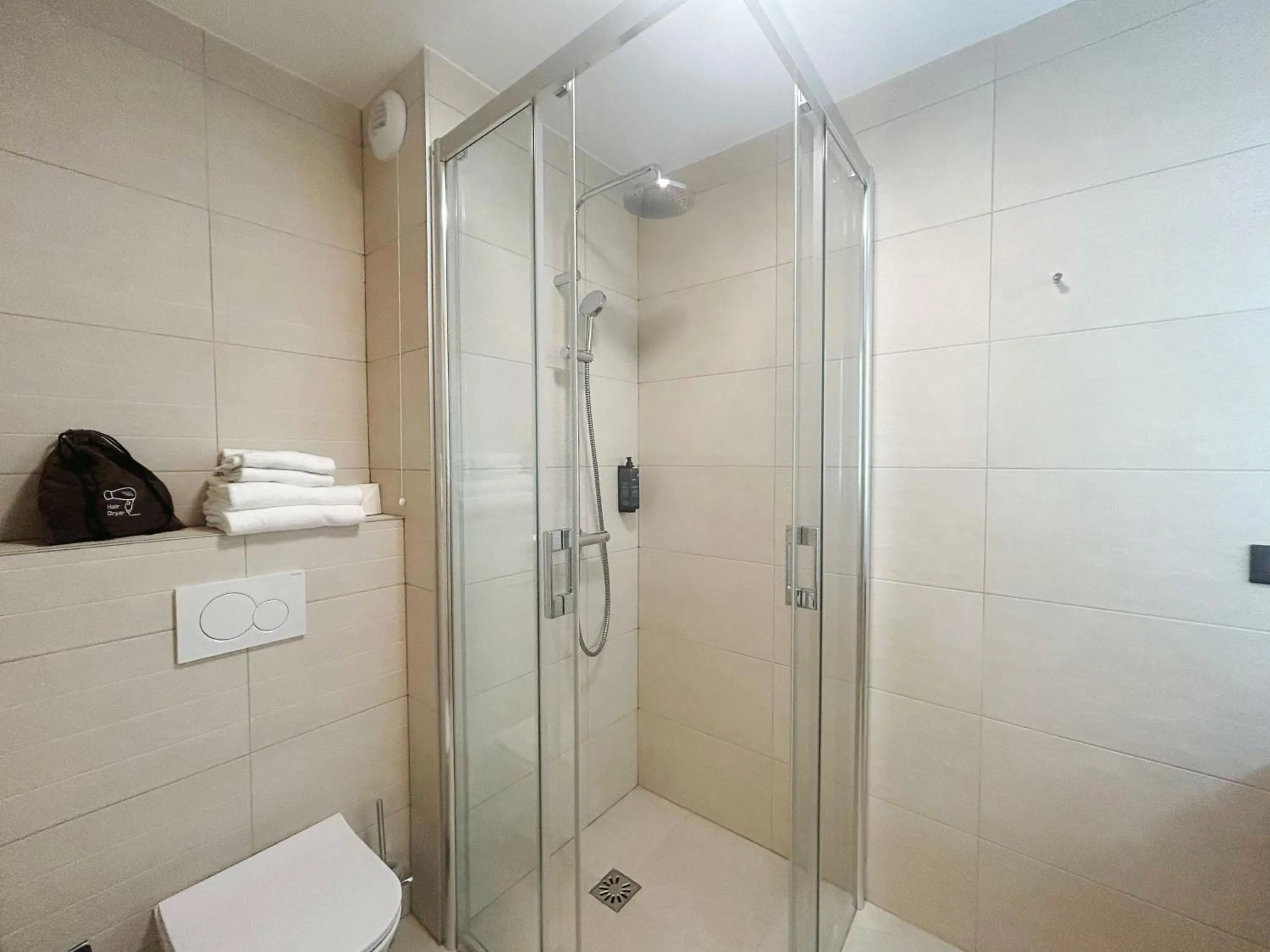 Bathroom in Hôtel Oden Paris Ivry