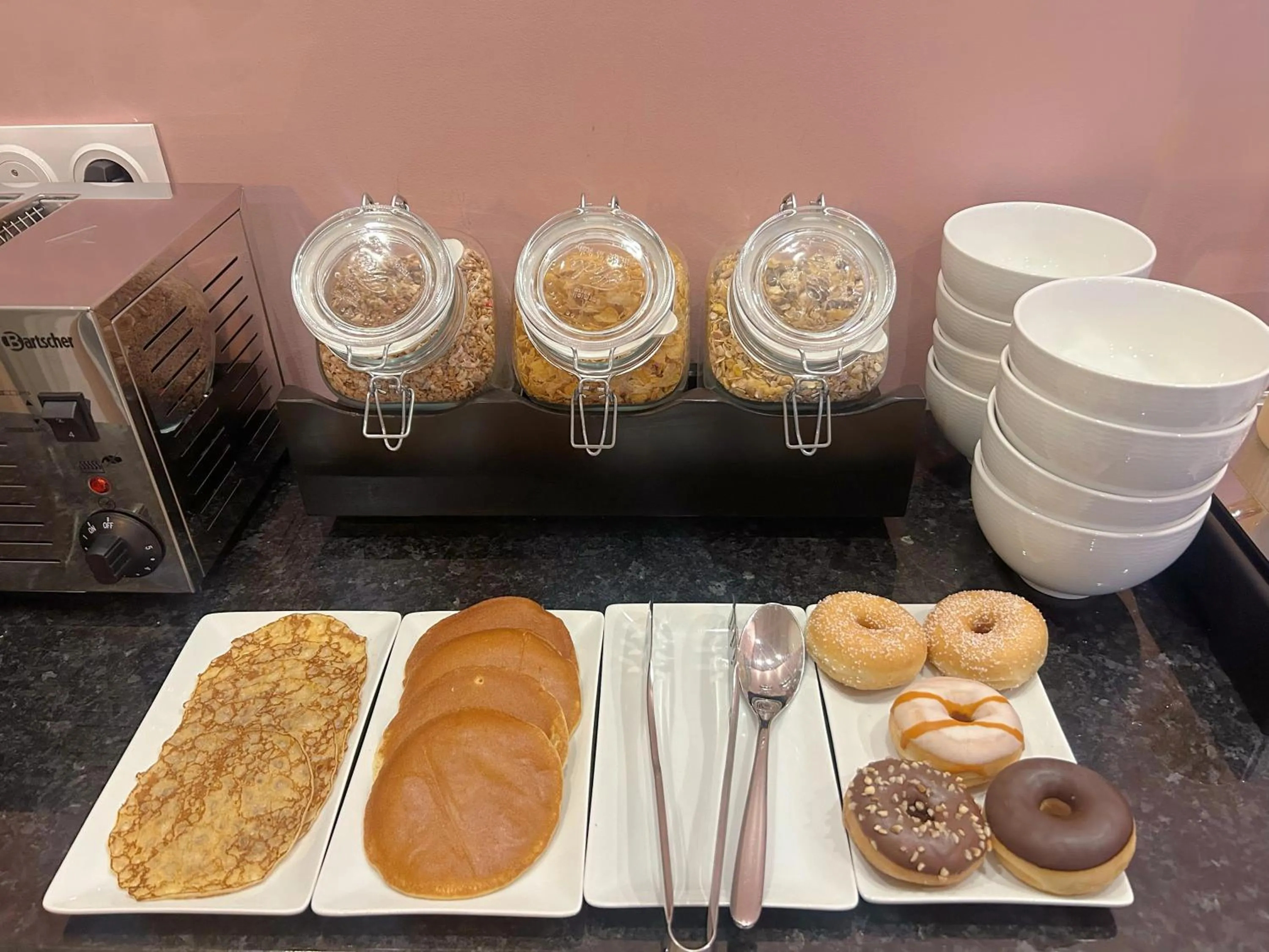 Breakfast in Hôtel Oden Paris Ivry