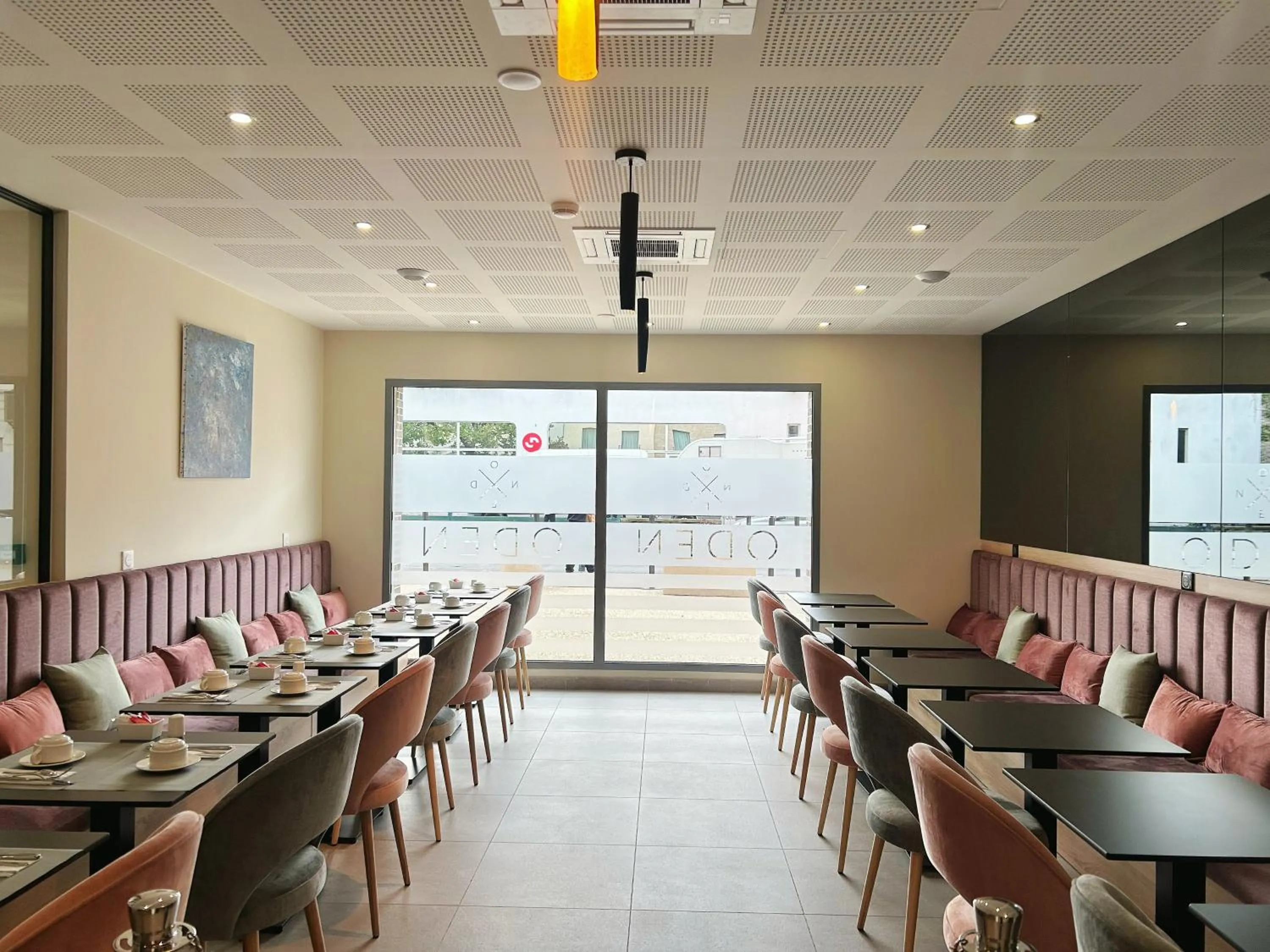 Breakfast in Hôtel Oden Paris Ivry