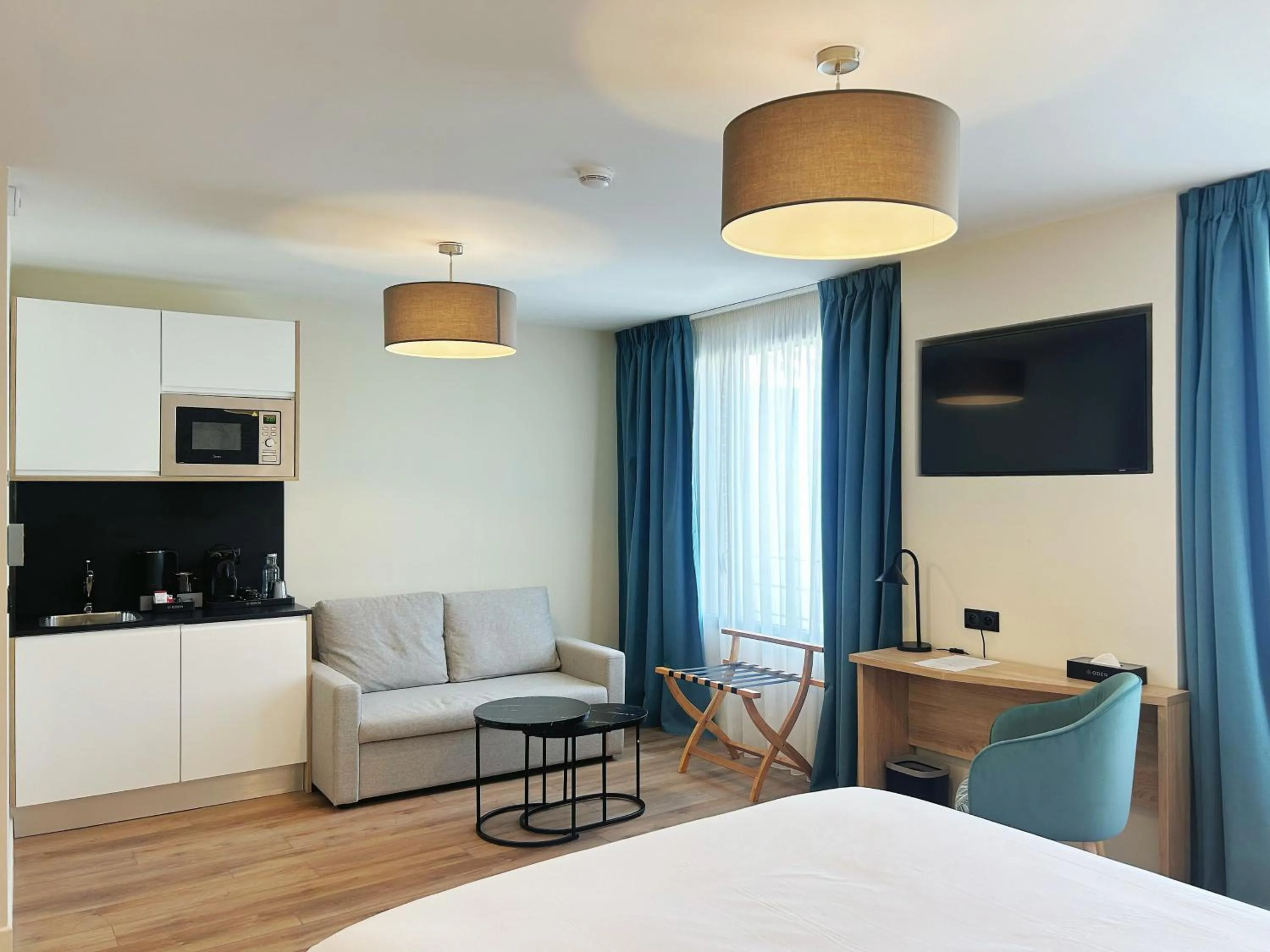 TV and multimedia, Bed in Hôtel Oden Paris Ivry