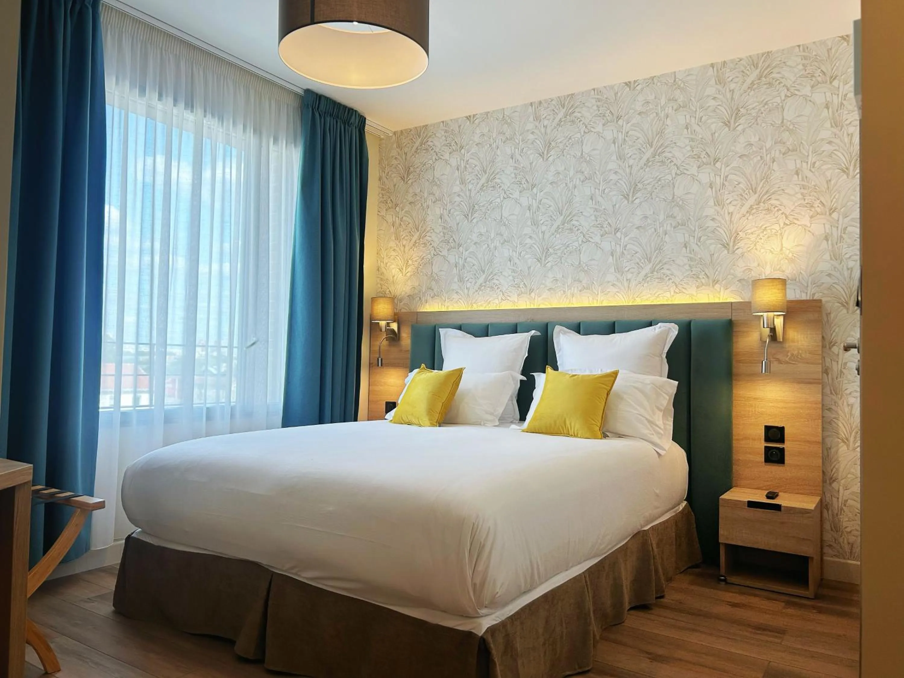 Bedroom, Bed in Hôtel Oden Paris Ivry