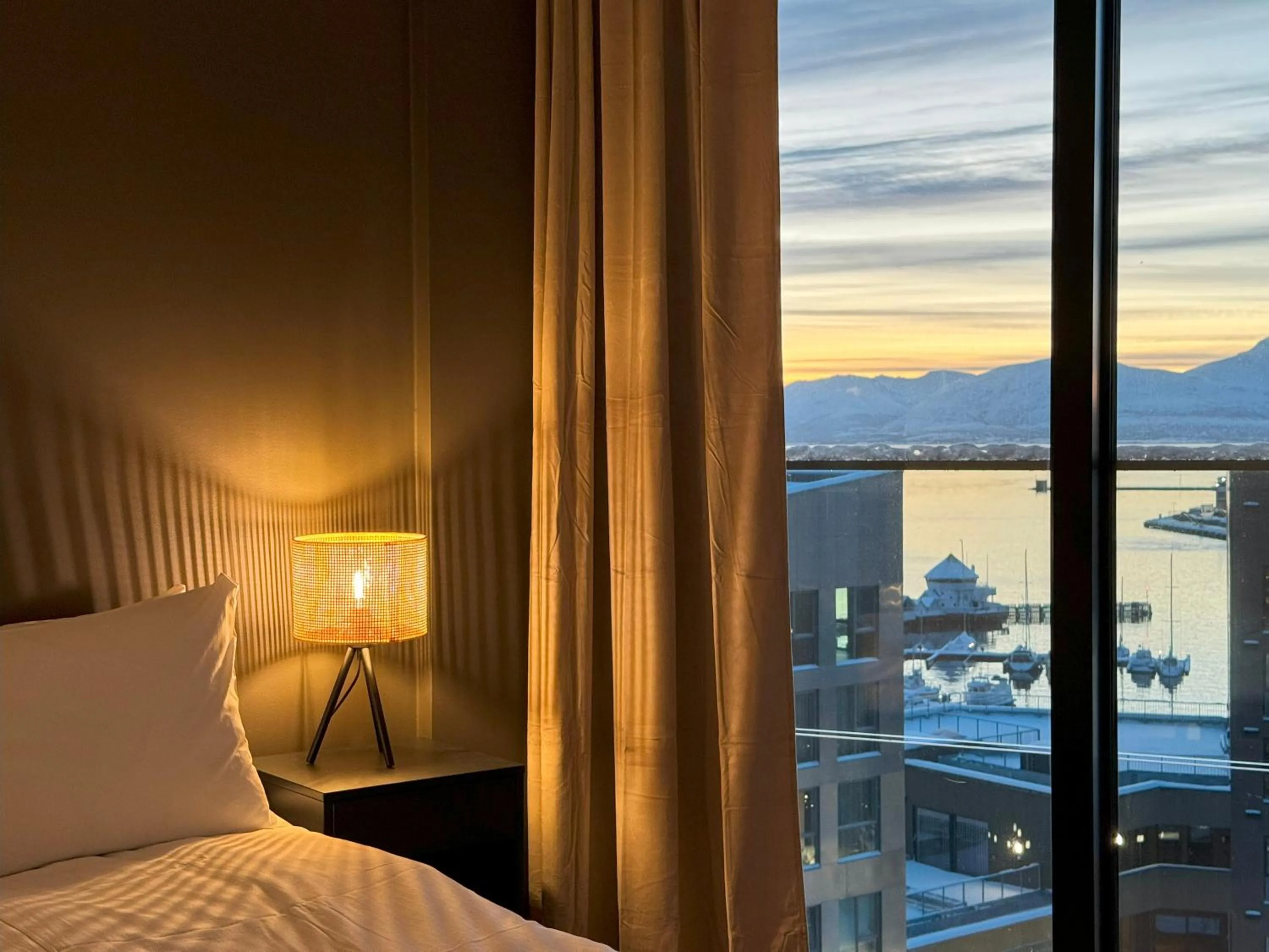 Bedroom, Bed in TotalApartments Vervet Gjøa