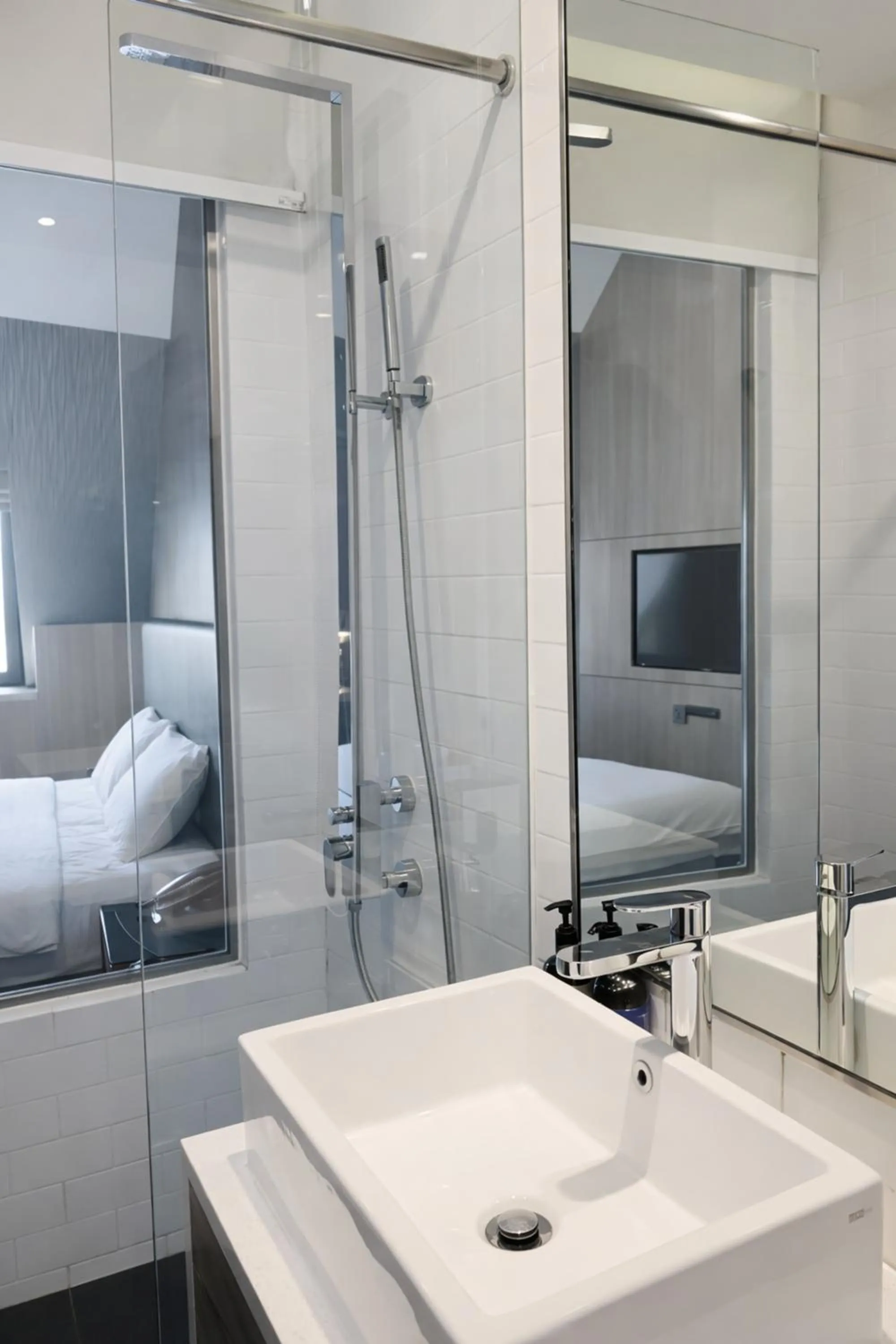 Bedroom in Amrise Hotel Kitchener