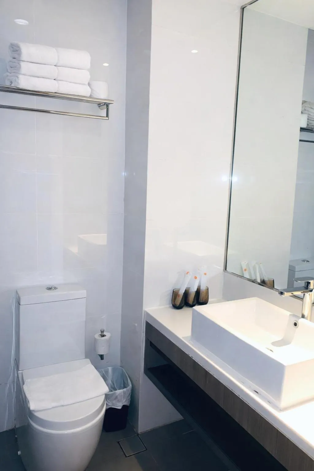 Bathroom in Amrise Hotel Kitchener