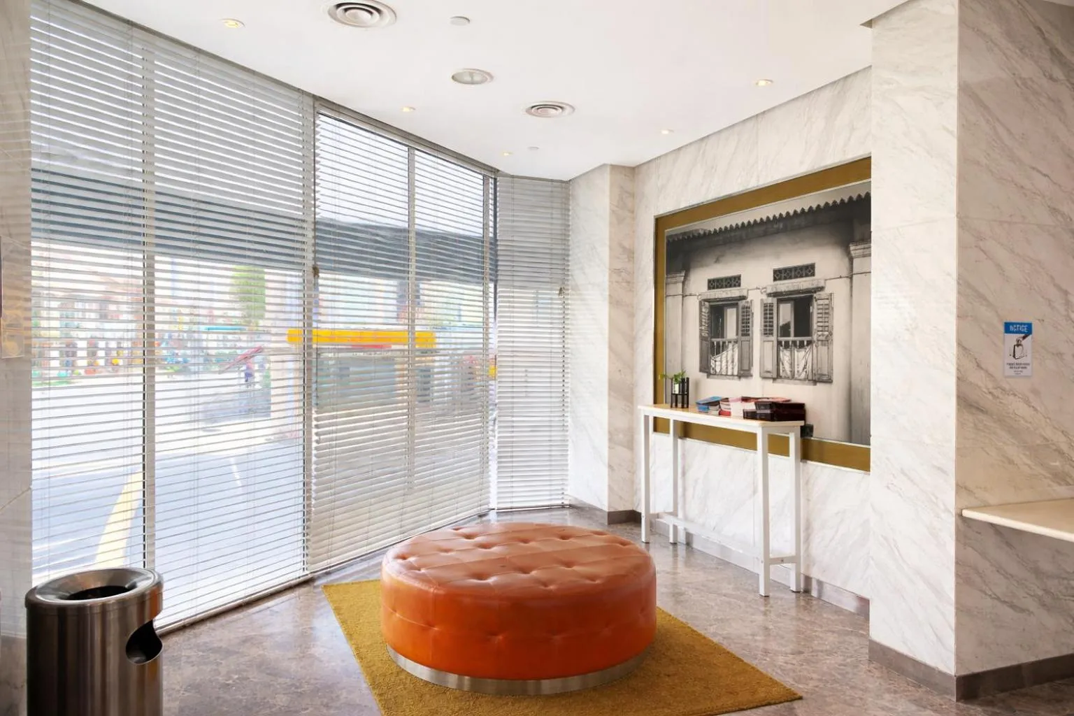 Seating area in Amrise Hotel Kitchener