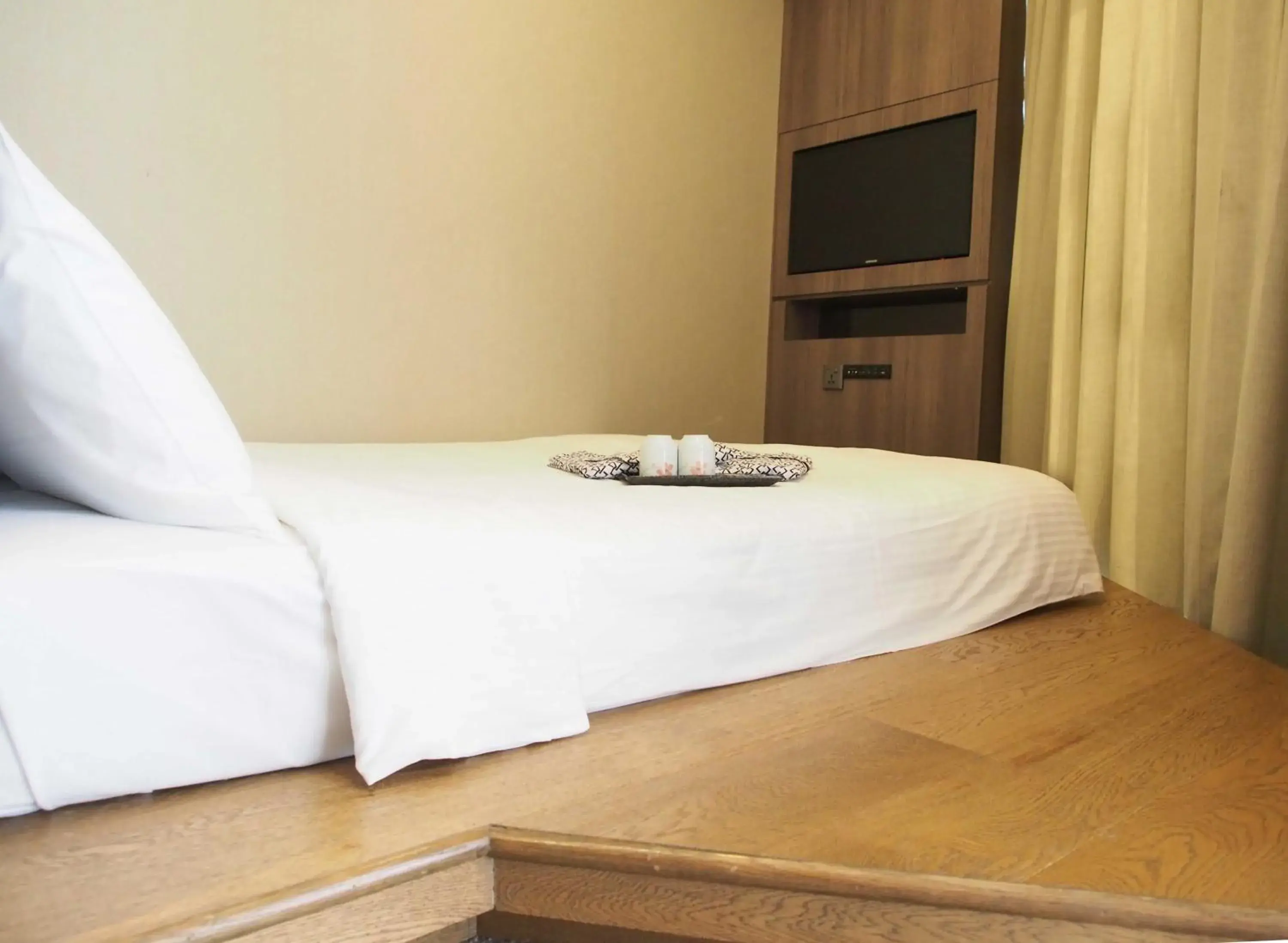 Bed in Amrise Hotel Kitchener Bed in Amrise Hotel Kitchener