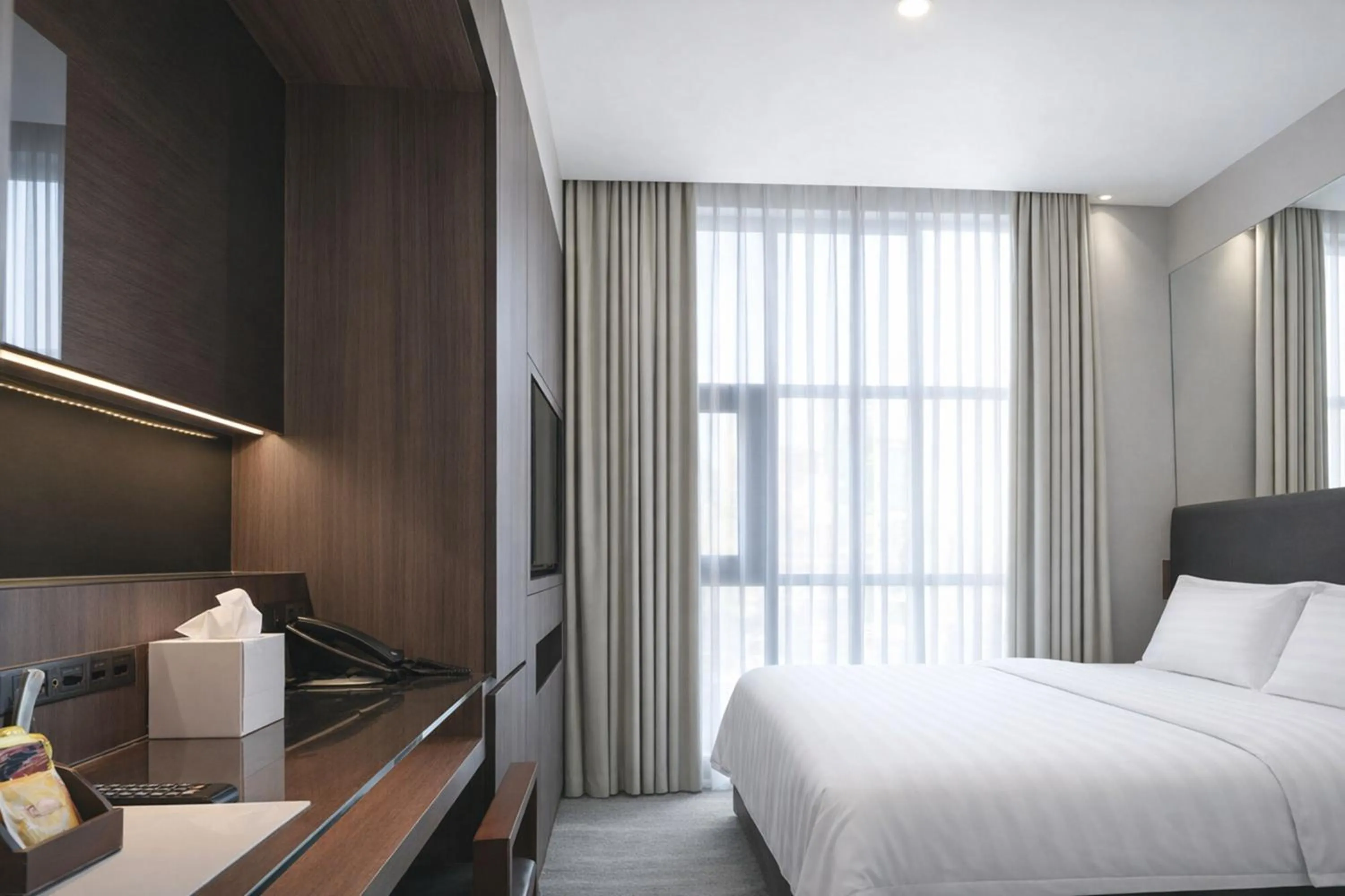 Bedroom, Bed in Amrise Hotel Kitchener