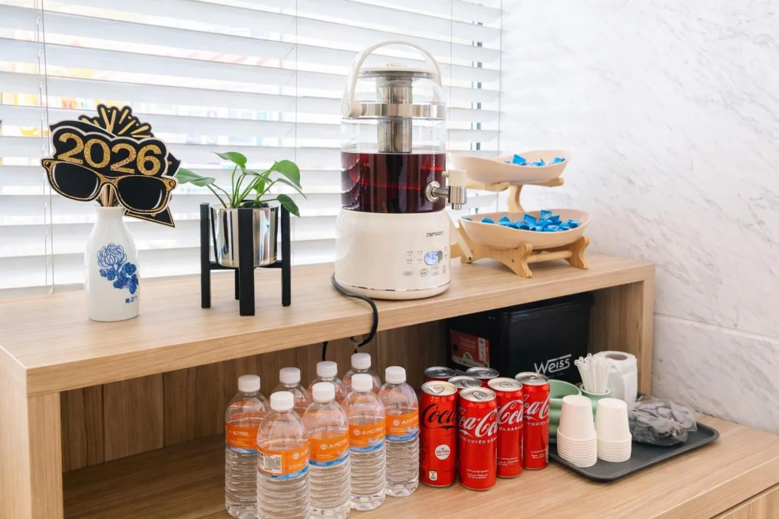Coffee/tea facilities in Amrise Hotel Kitchener