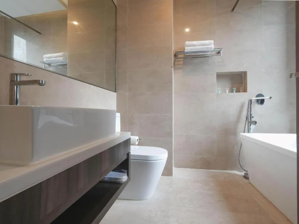 Bathroom in Amrise Hotel Kitchener