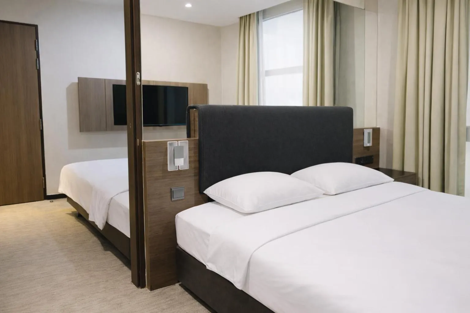 Bedroom, Bed in Amrise Hotel Kitchener