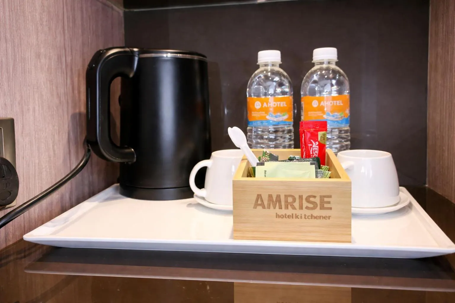 Coffee/tea facilities in Amrise Hotel Kitchener