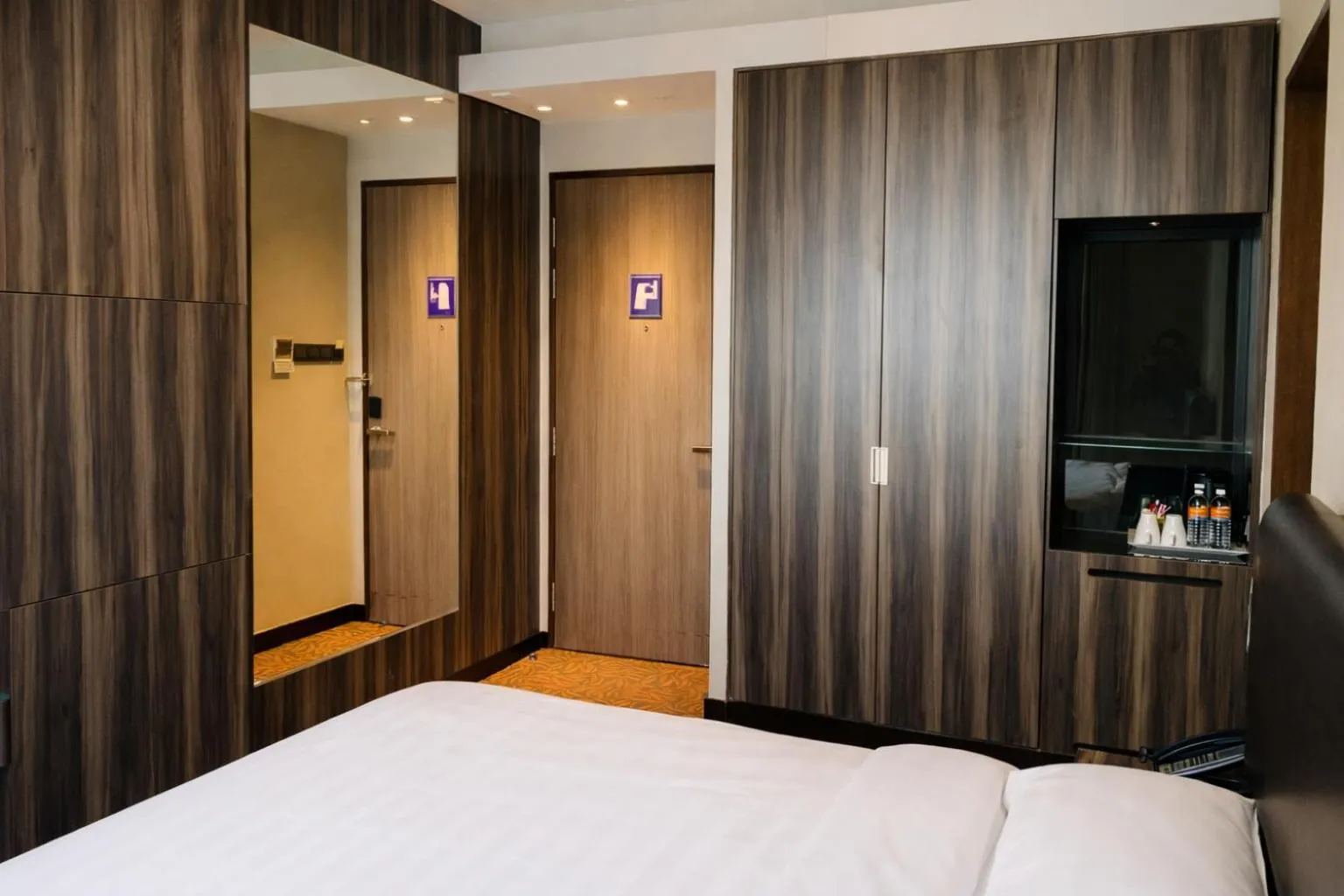 Bedroom, Bed in Amrise Hotel Kitchener