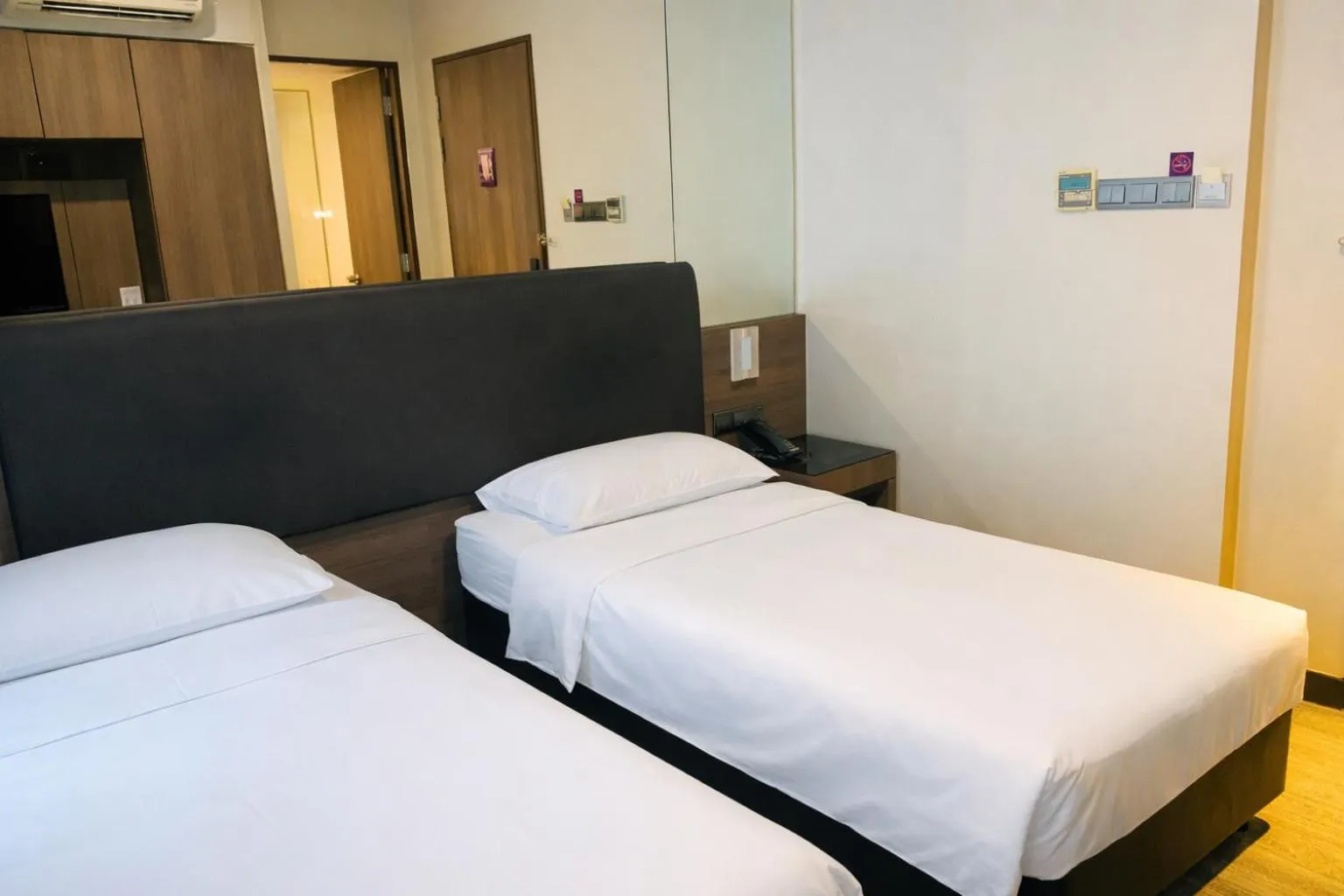 Bedroom, Bed in Amrise Hotel Kitchener