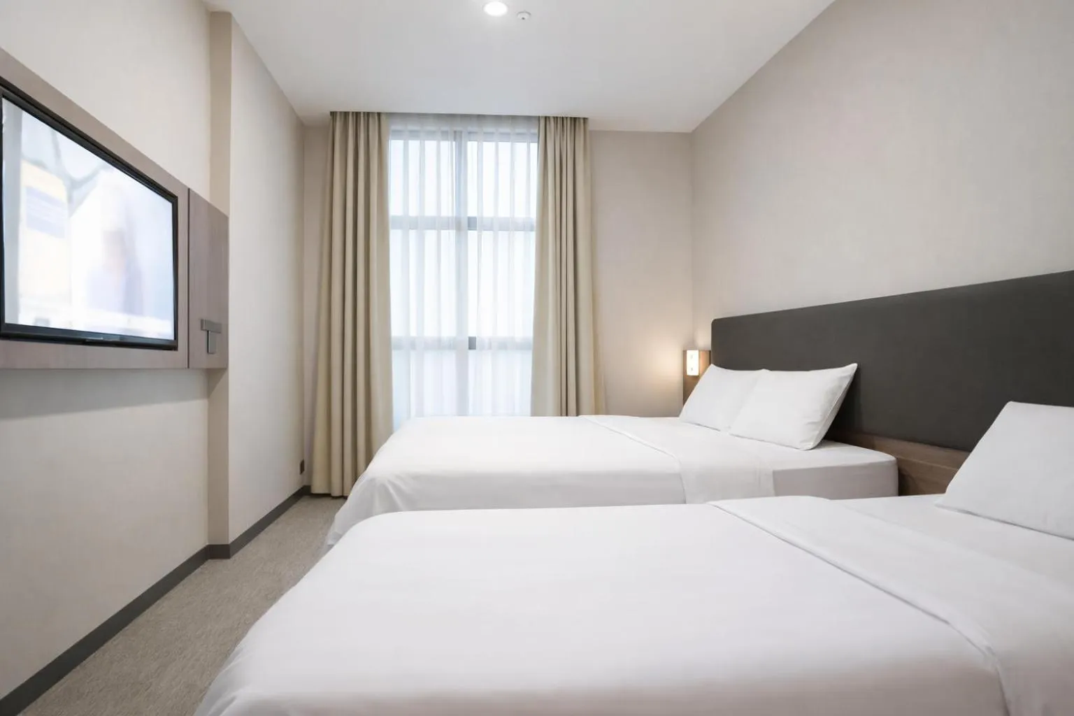 Bedroom, Bed in Amrise Hotel Kitchener