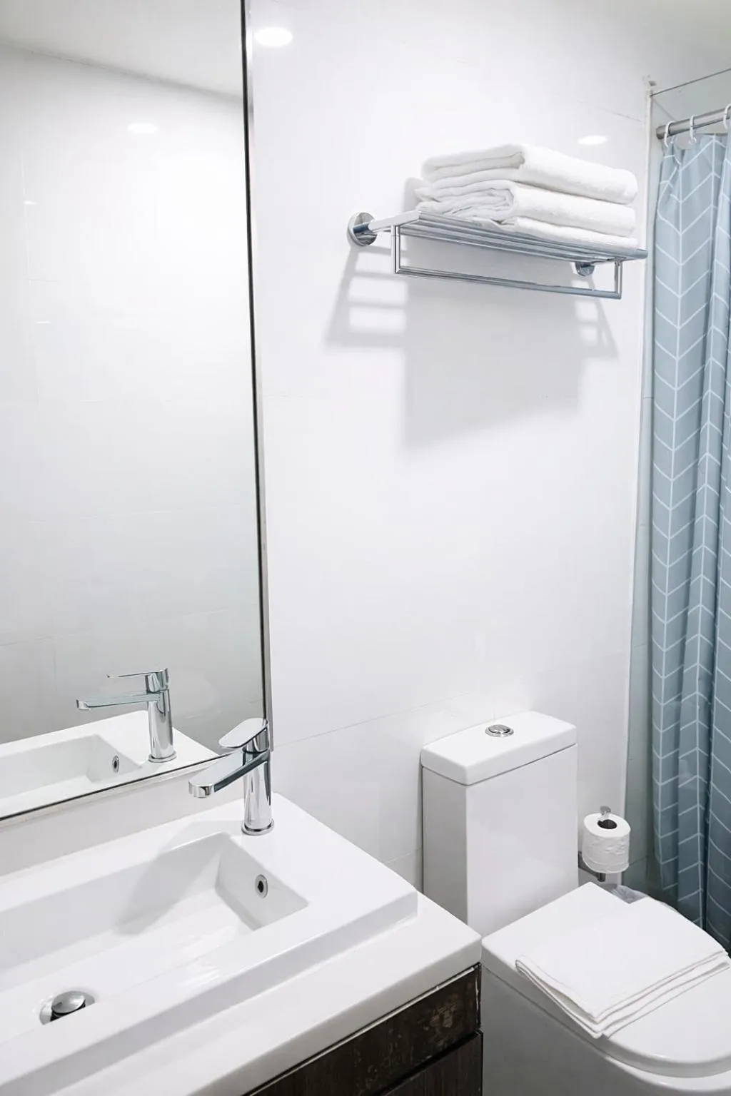 Bathroom in Amrise Hotel Kitchener