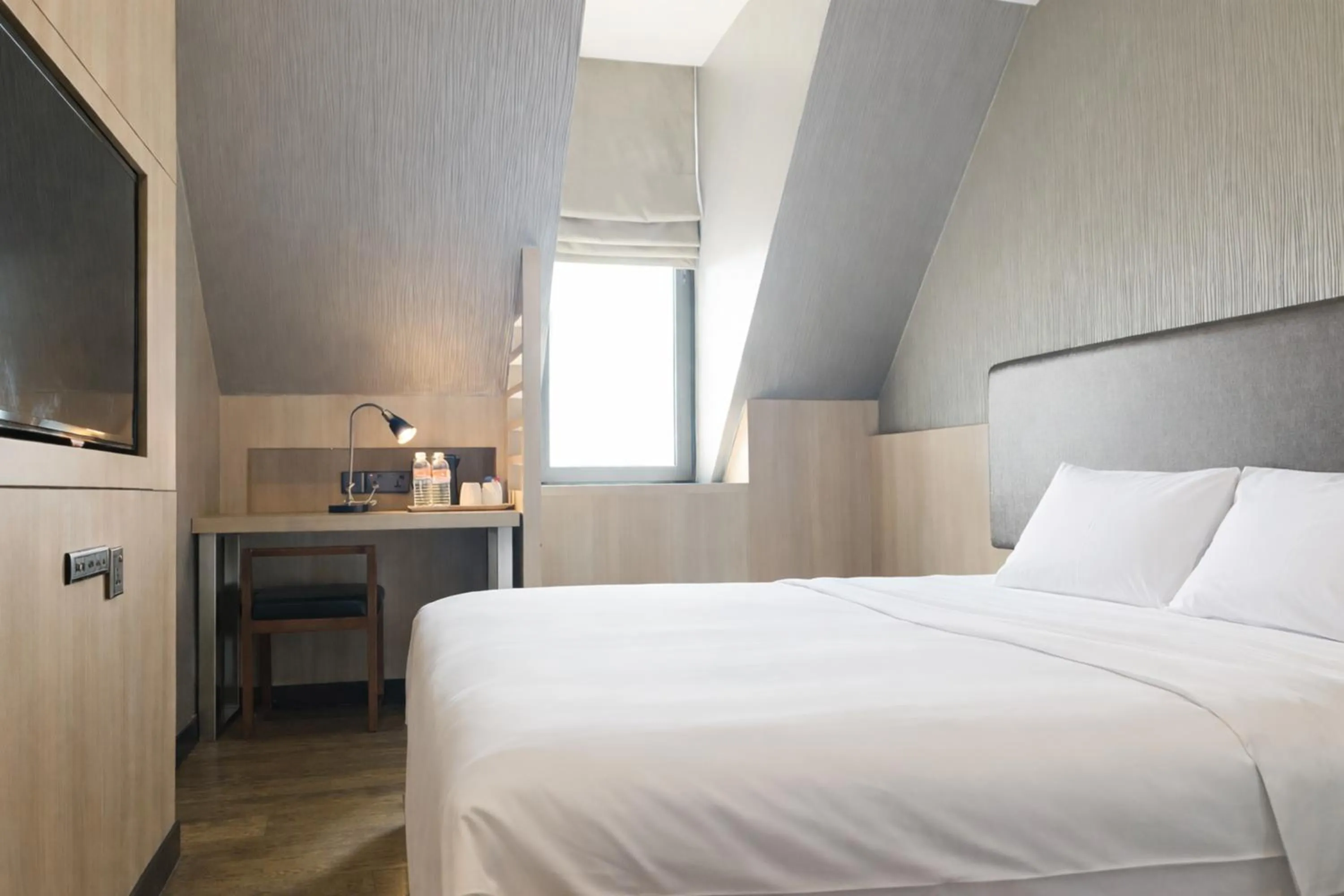 Bedroom, Bed in Amrise Hotel Kitchener