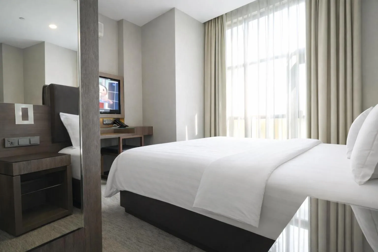 Bedroom, Bed in Amrise Hotel Kitchener