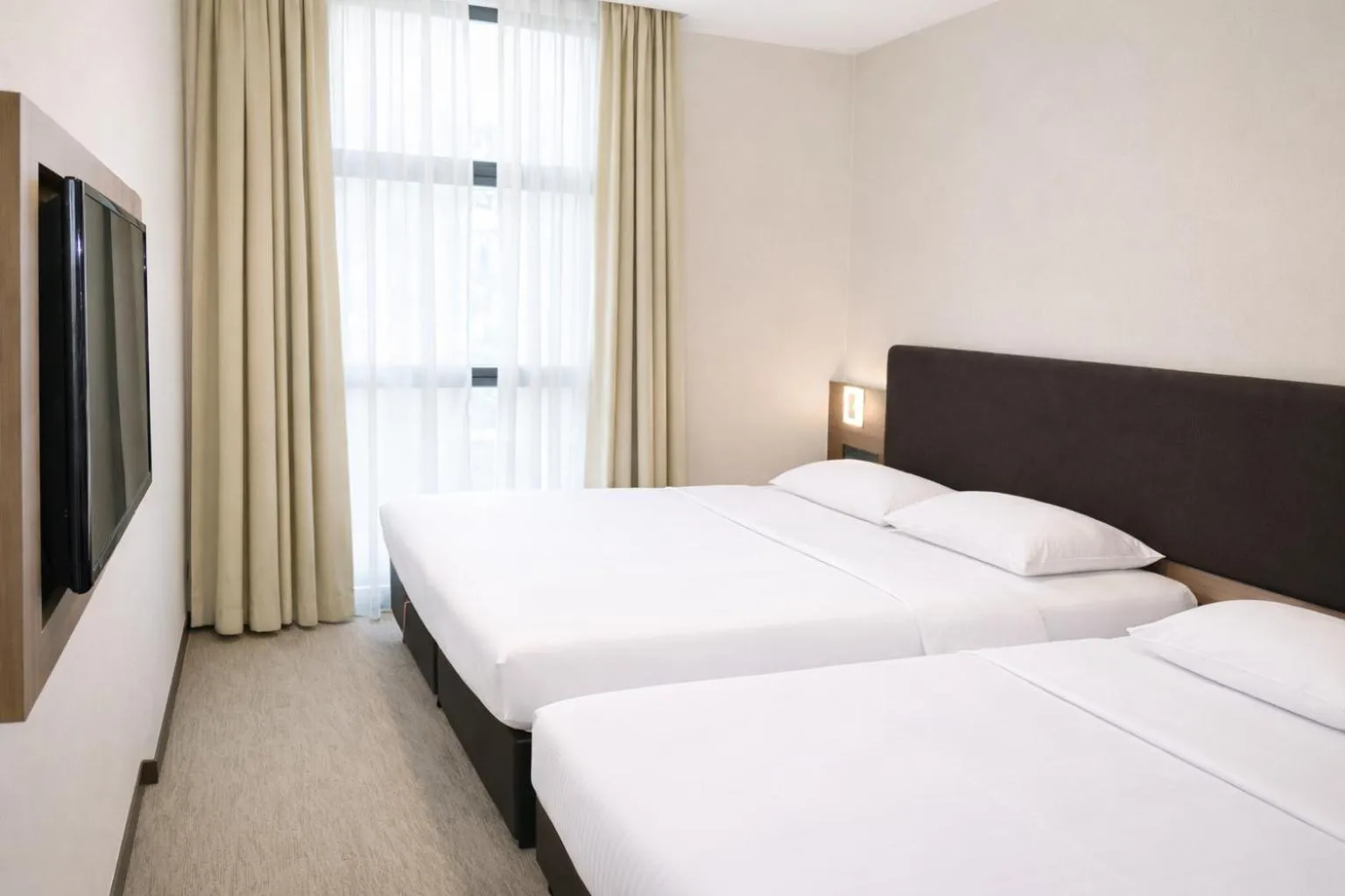 Bedroom, Bed in Amrise Hotel Kitchener