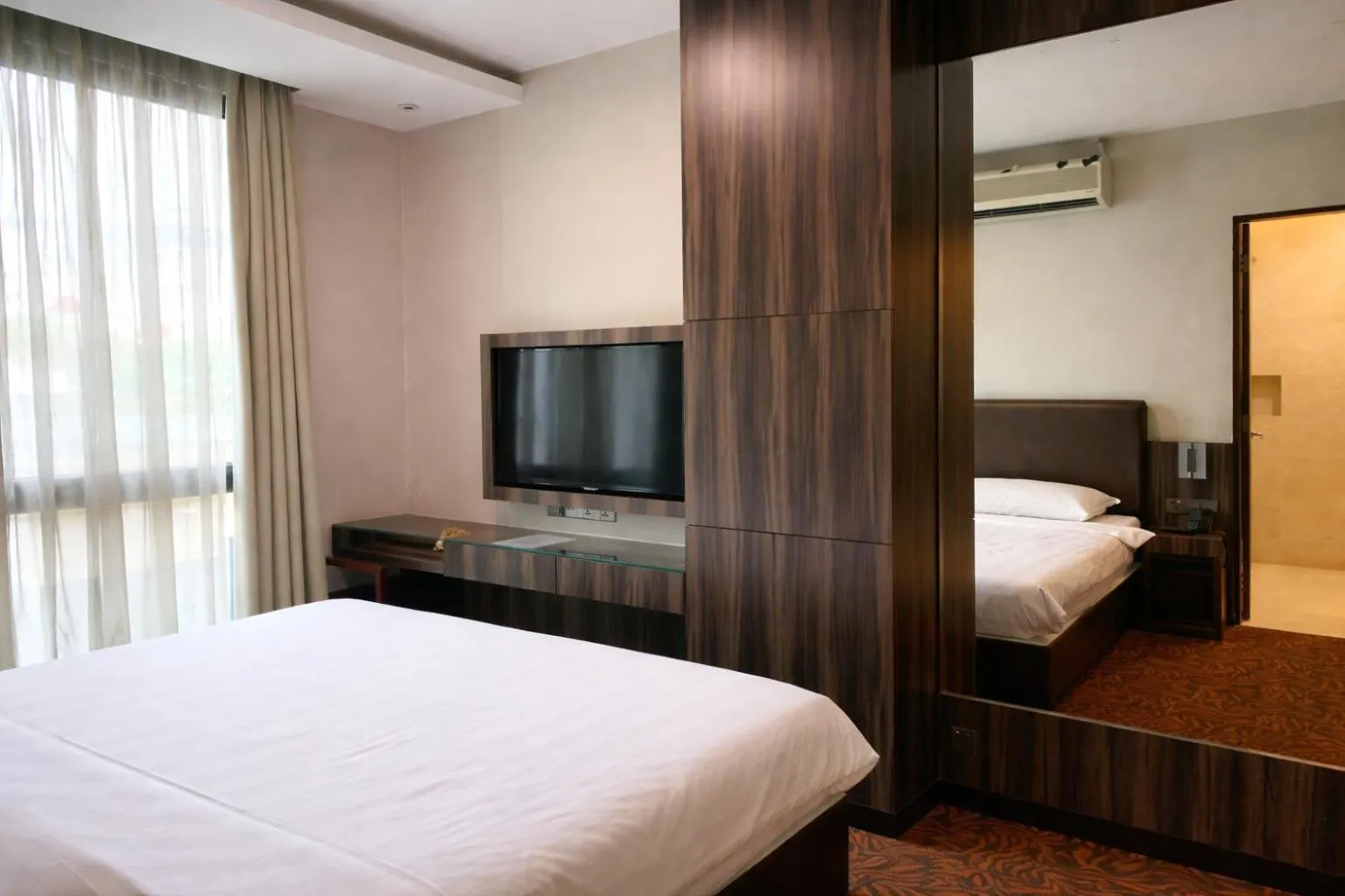 Bedroom, Bed in Amrise Hotel Kitchener