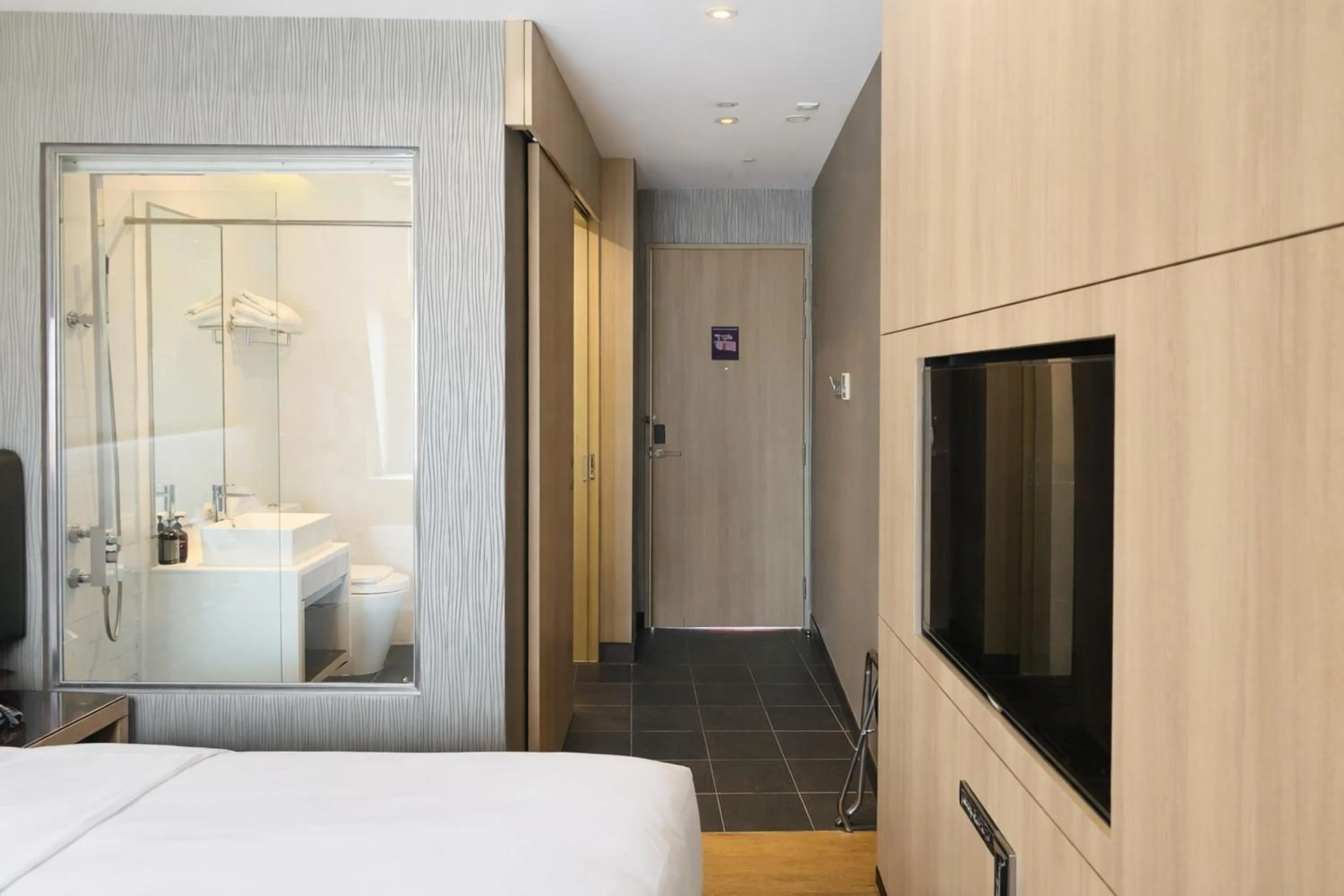 Bedroom, Bed in Amrise Hotel Kitchener