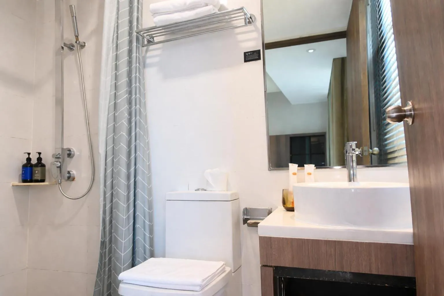 Bathroom in Amrise Hotel Kitchener