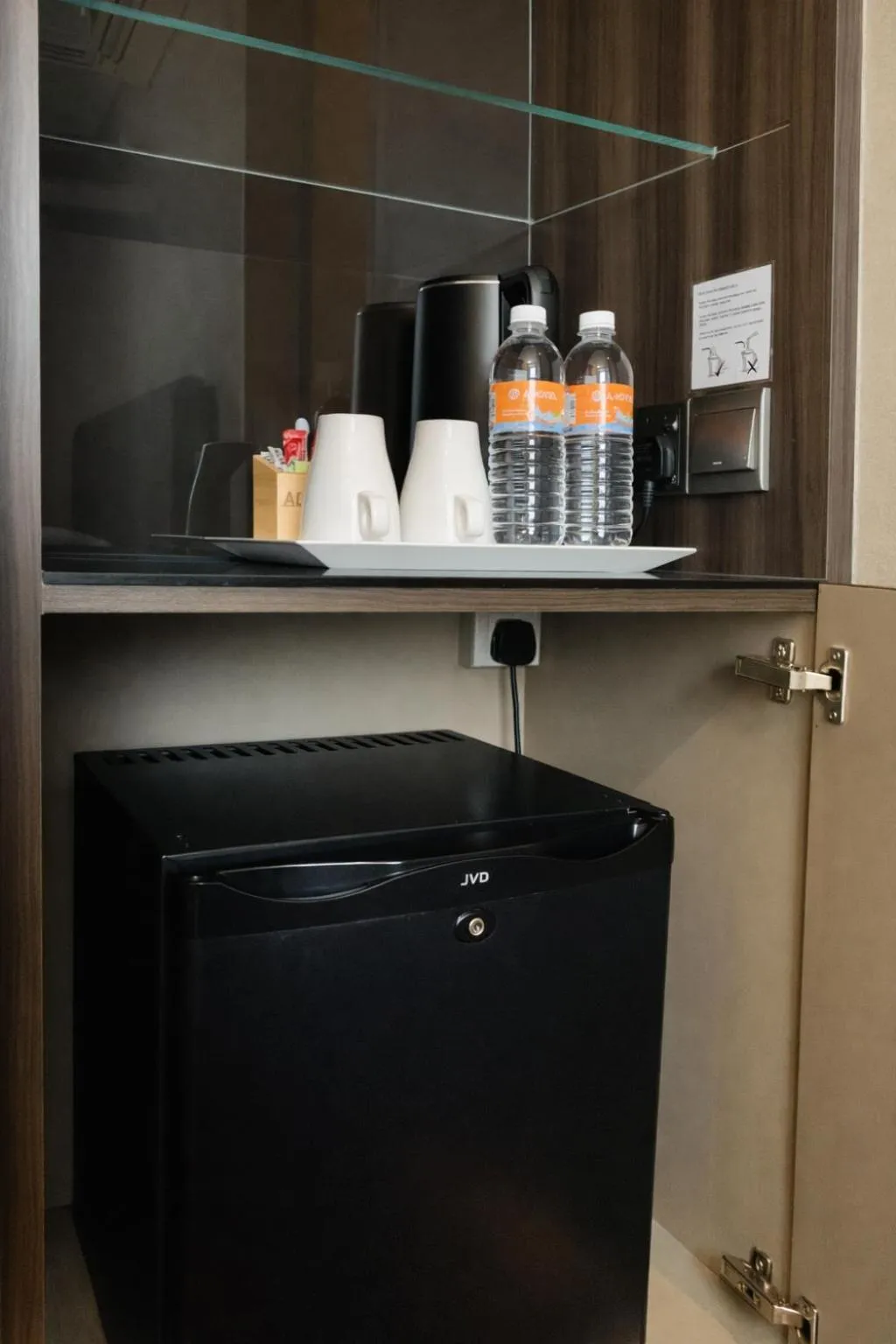 Coffee/tea facilities in Amrise Hotel Kitchener