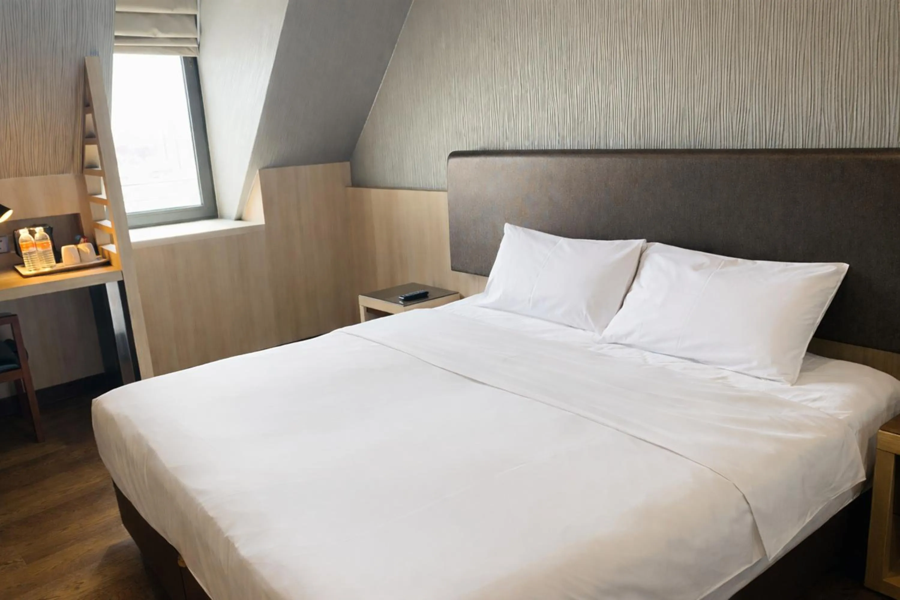 Bedroom, Bed in Amrise Hotel Kitchener