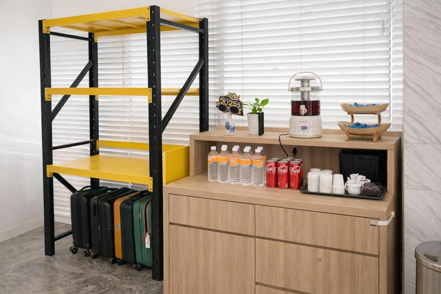 Coffee/tea facilities in Amrise Hotel Kitchener